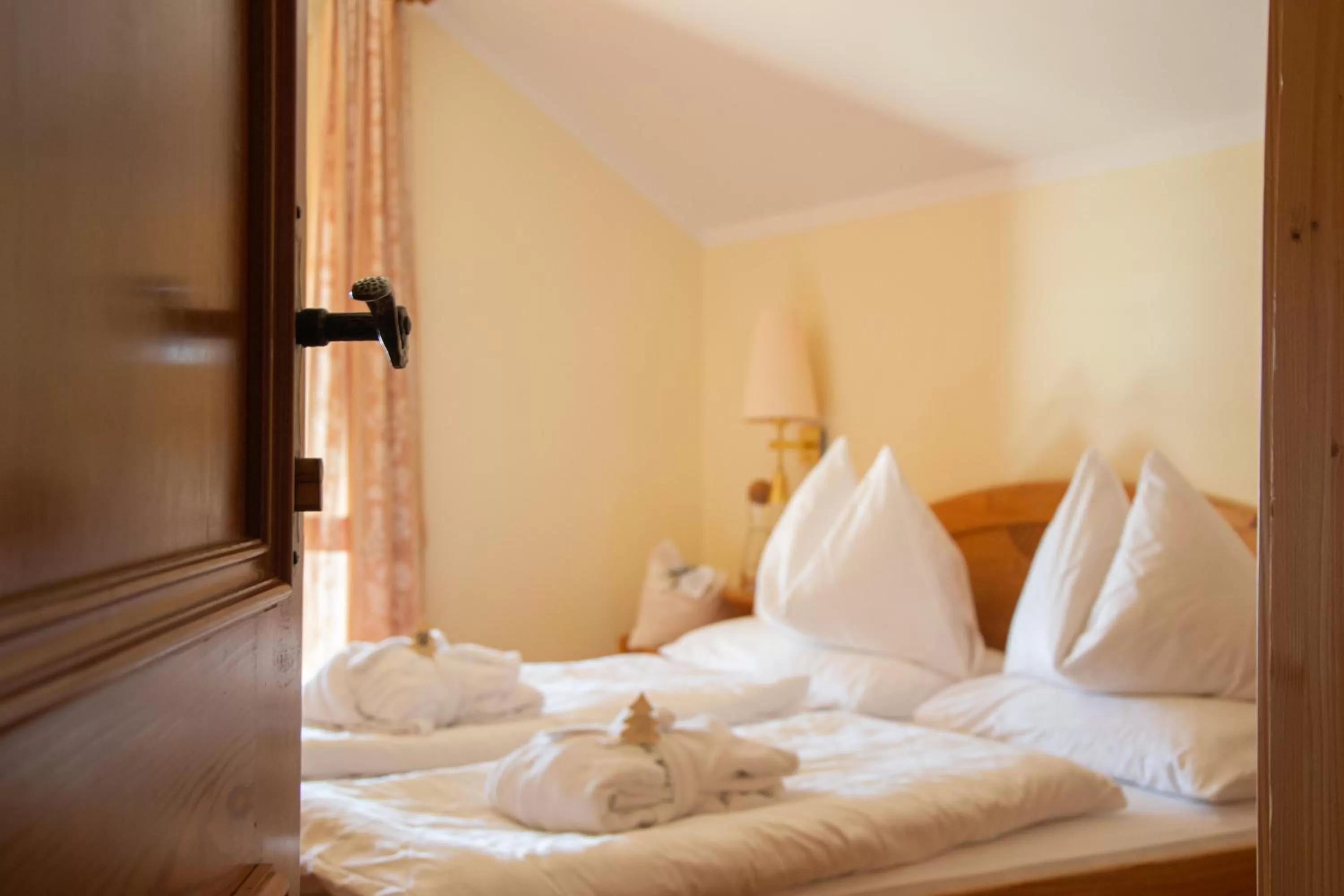 Photo of the whole room, Bed in Hotel Häuserl im Wald