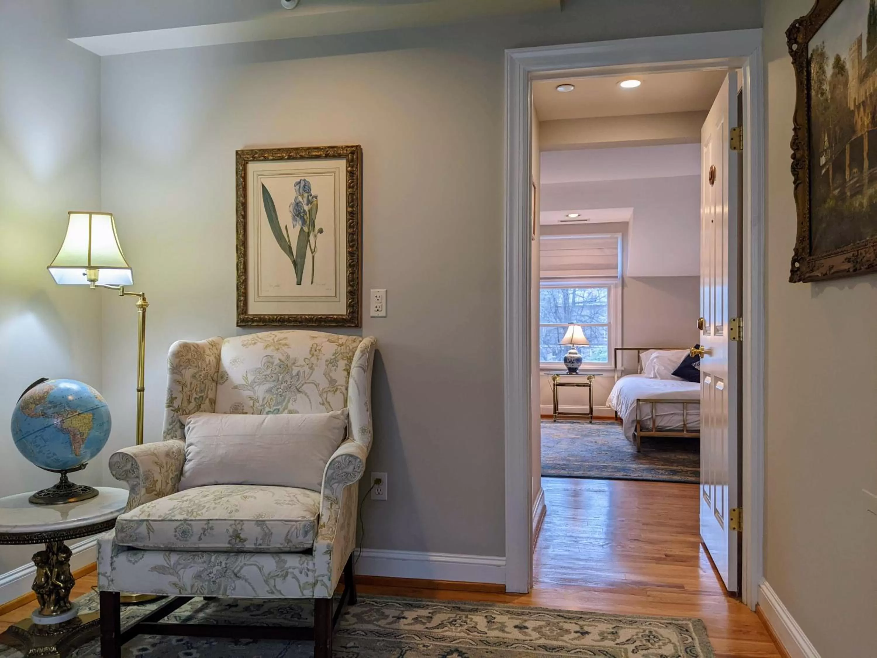 Seating area, Bed in Stanton House Inn