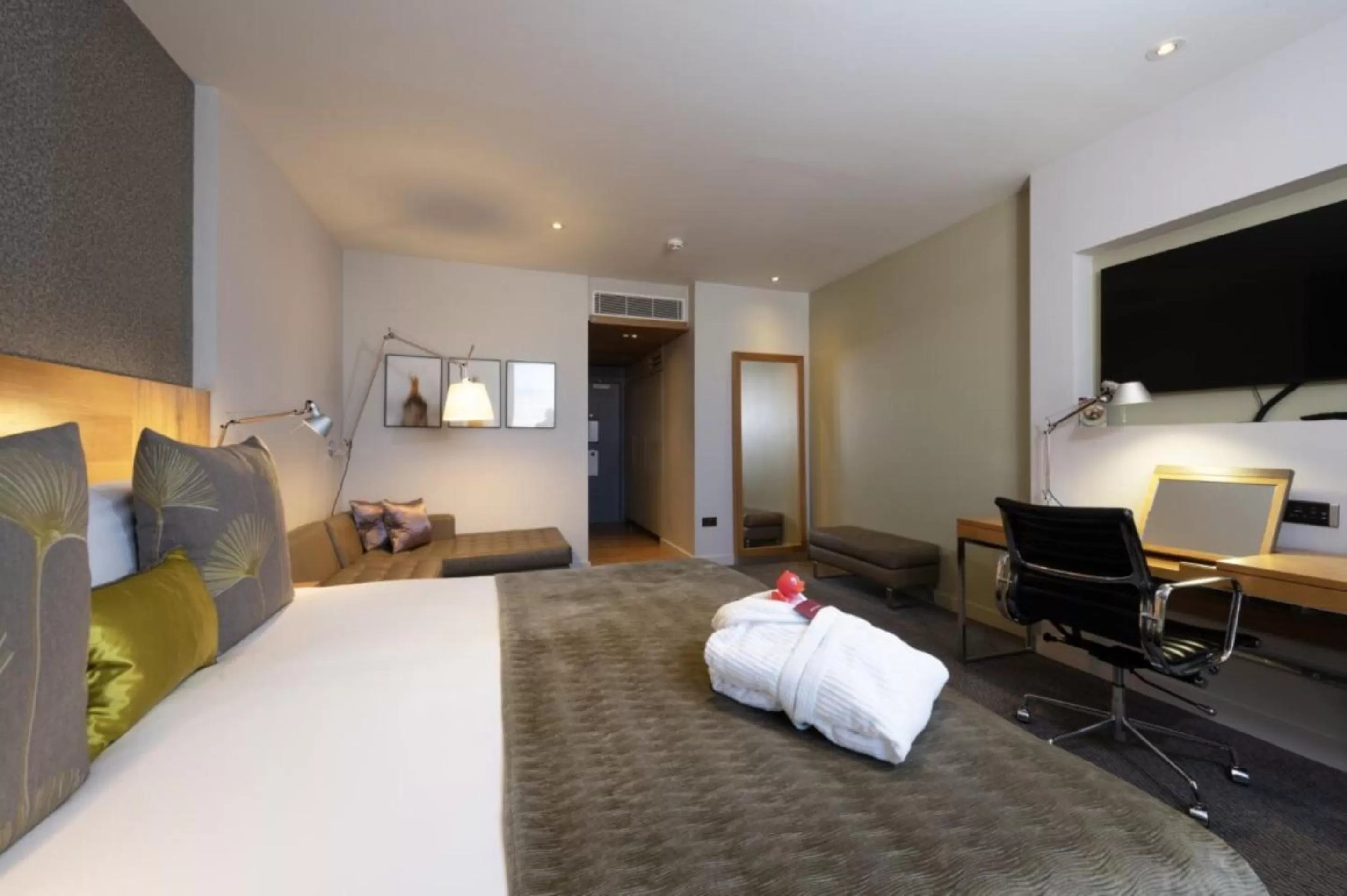 Bed in Apex Temple Court Hotel