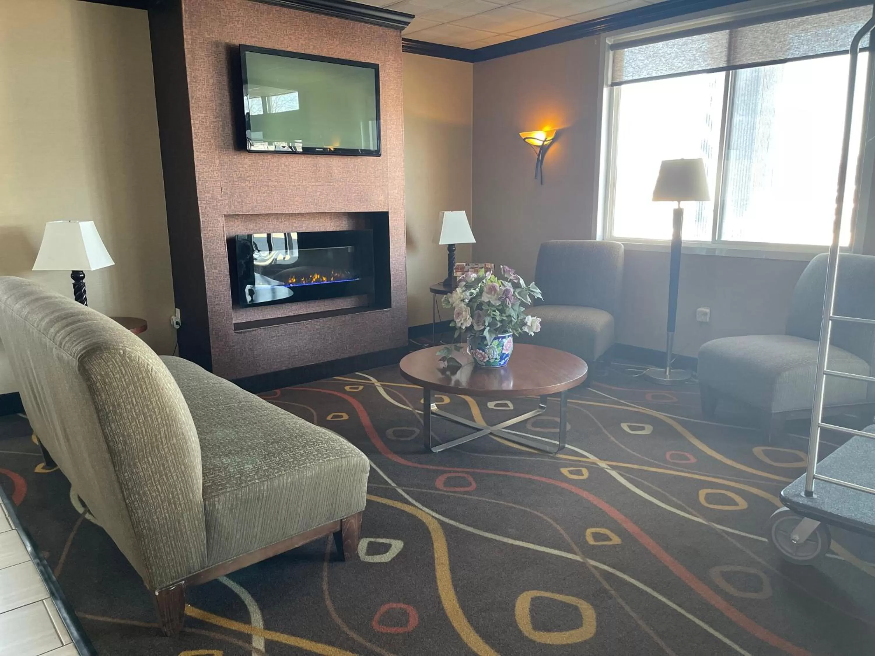 Seating area in Baymont by Wyndham Scranton Dunmore
