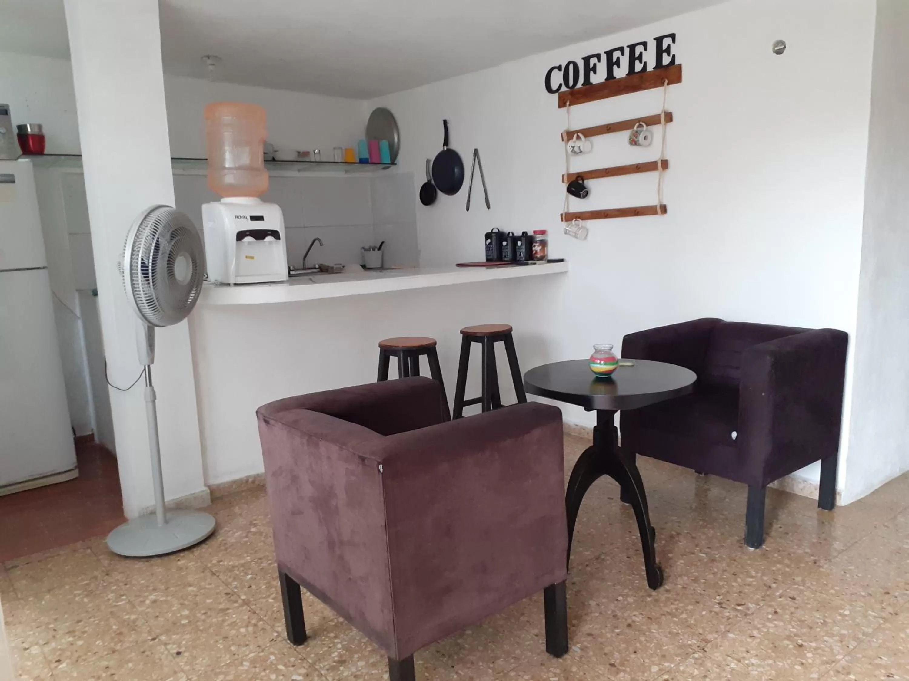 Communal lounge/ TV room in Thelmar Rooms Cancun