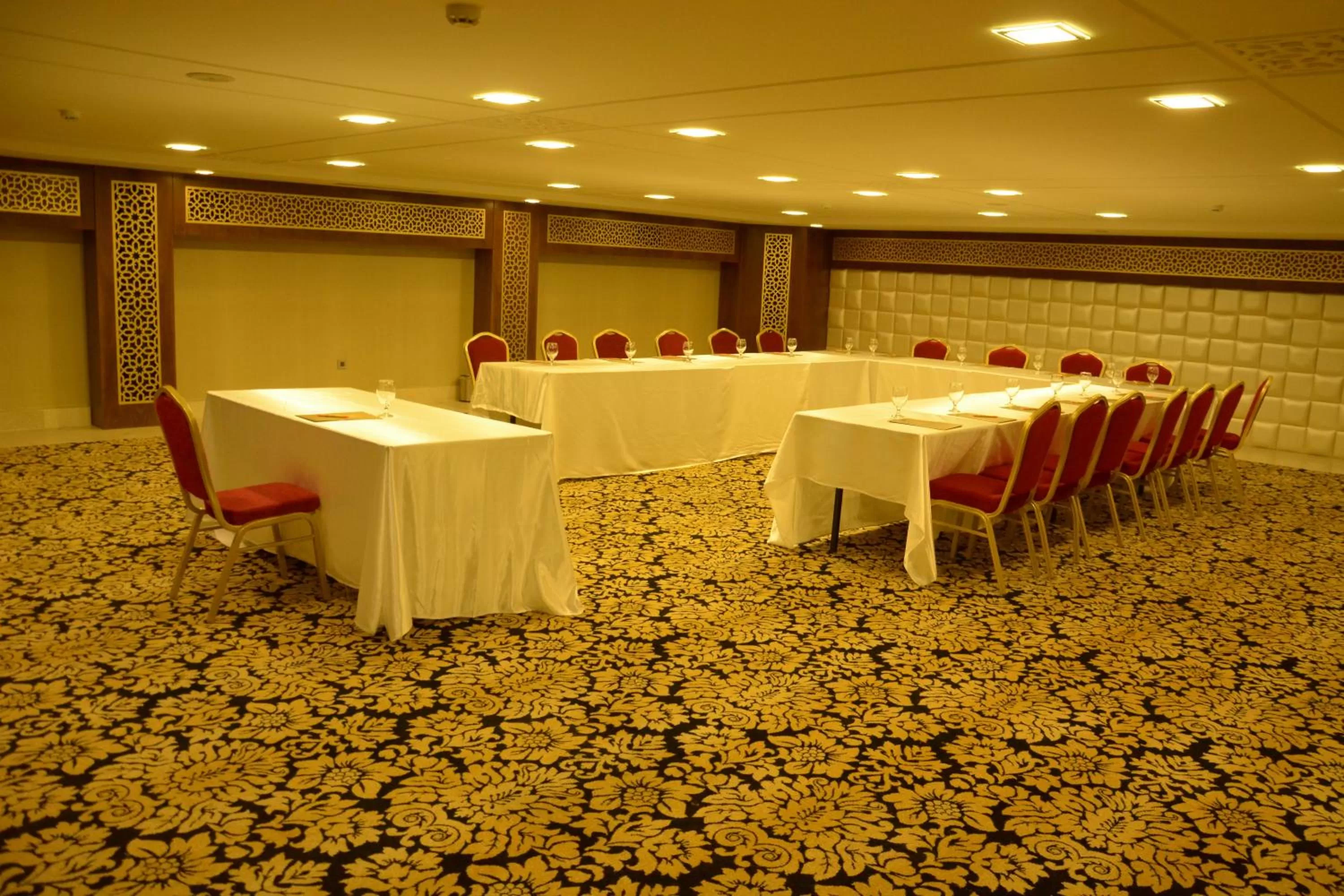 Meeting/conference room in Harir Palace Hotel