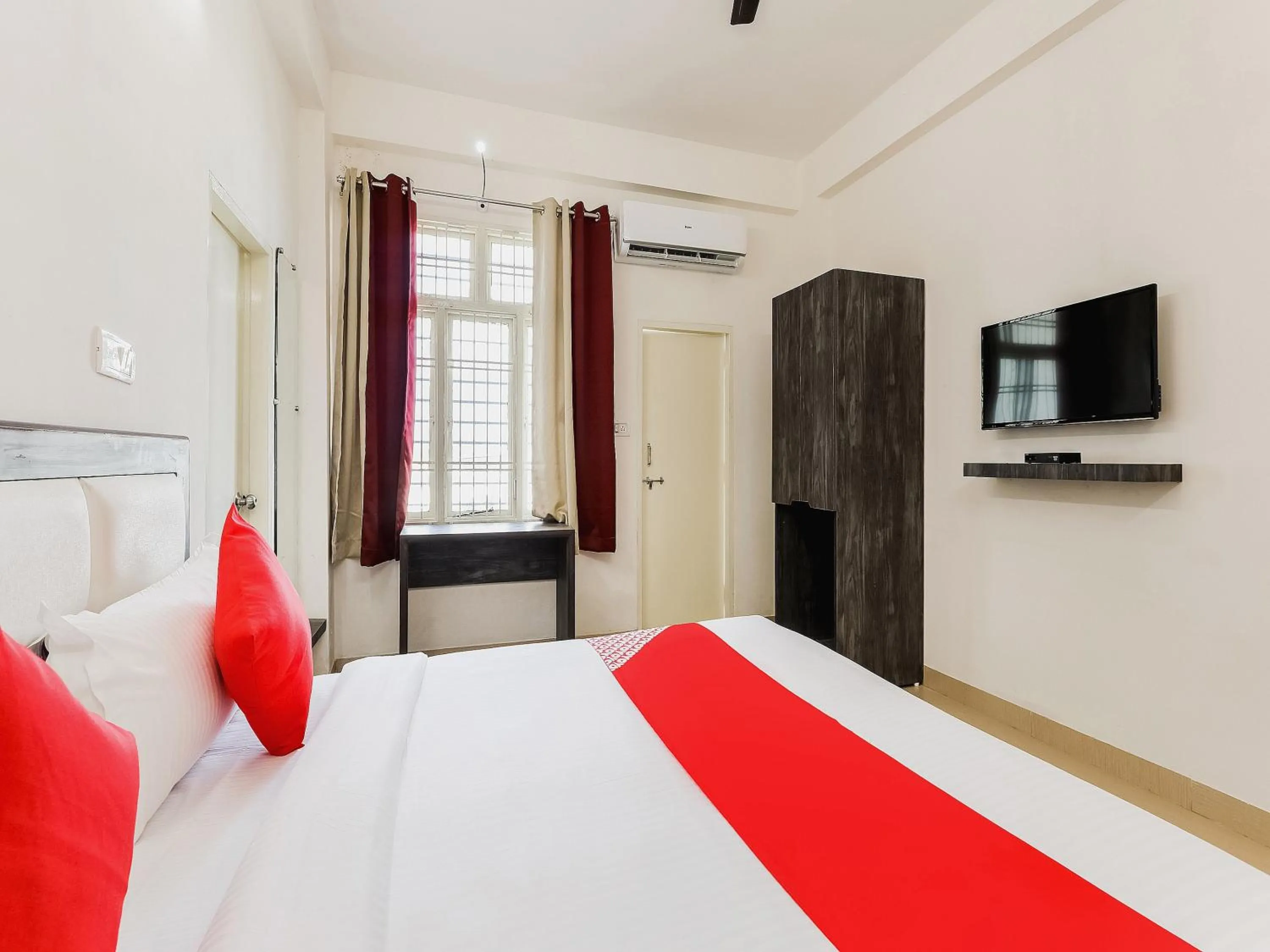 Bedroom, Bed in Tunez