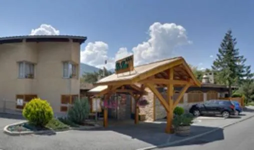 Facade/entrance in Logis Hotel Le Lac