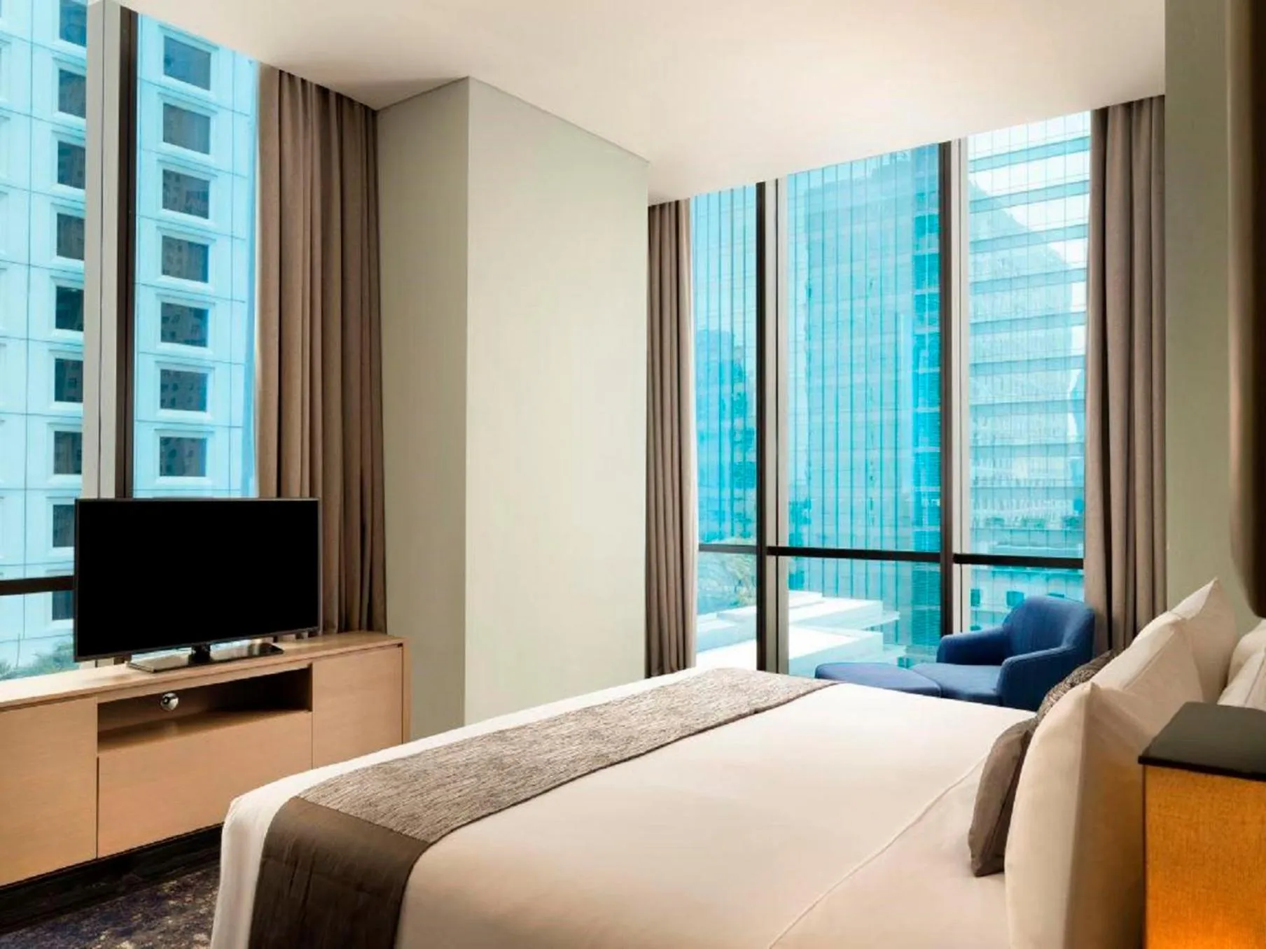 Photo of the whole room, Bed in Crowne Plaza Jakarta Residences, an IHG Hotel