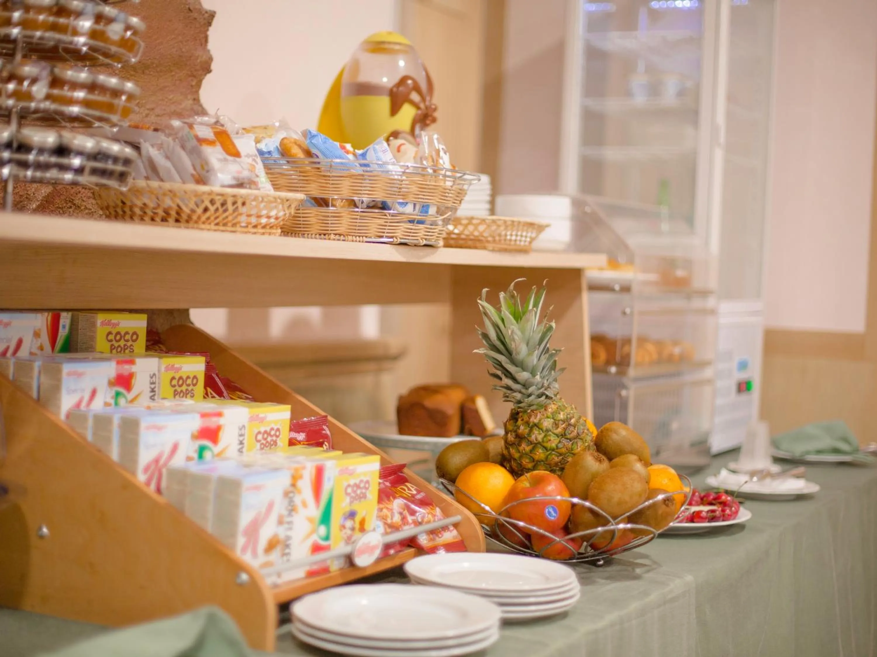 Buffet breakfast in Park Hotel La Grave