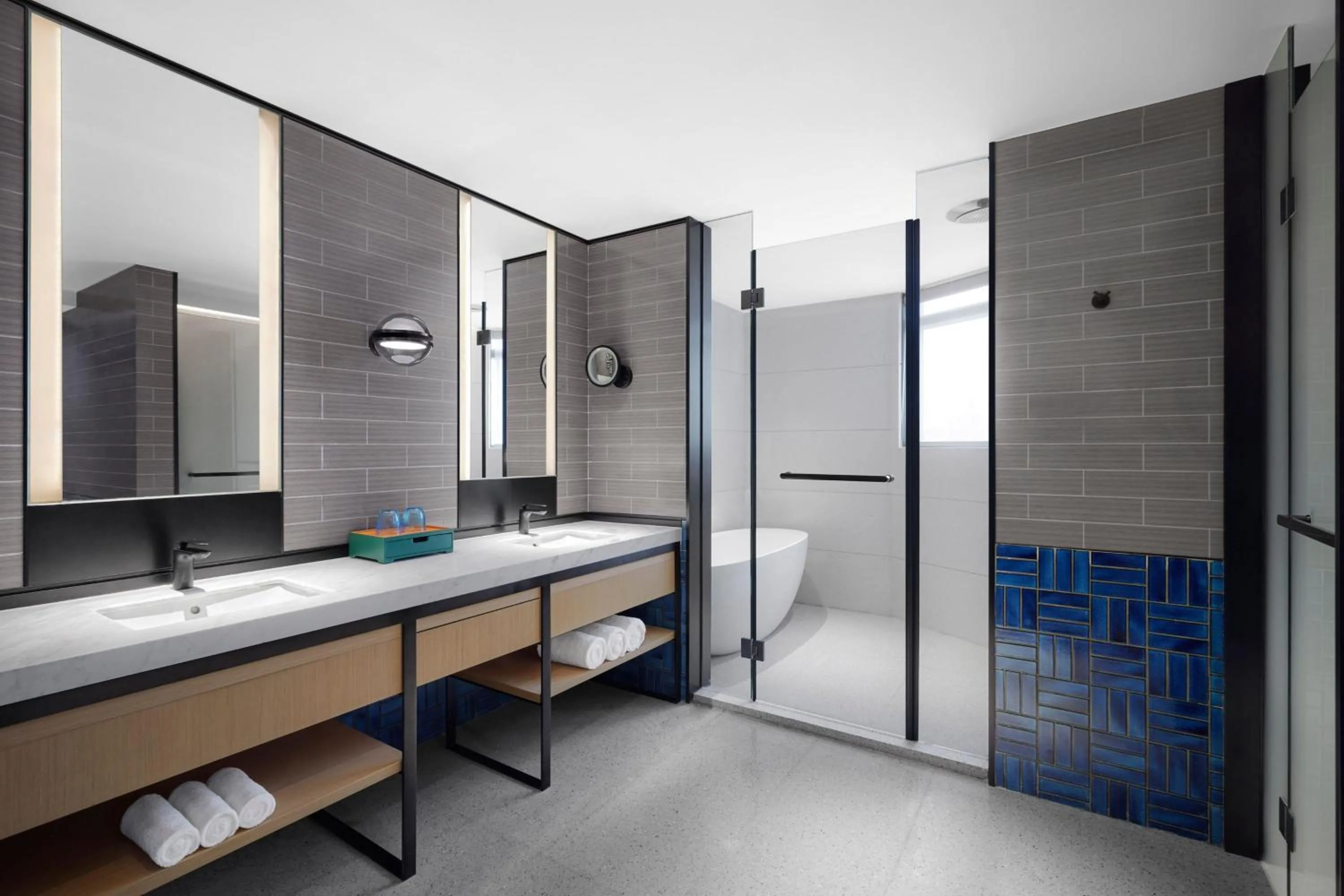 Bathroom, Bed in Four Points by Sheraton Shenzhen Bao'an