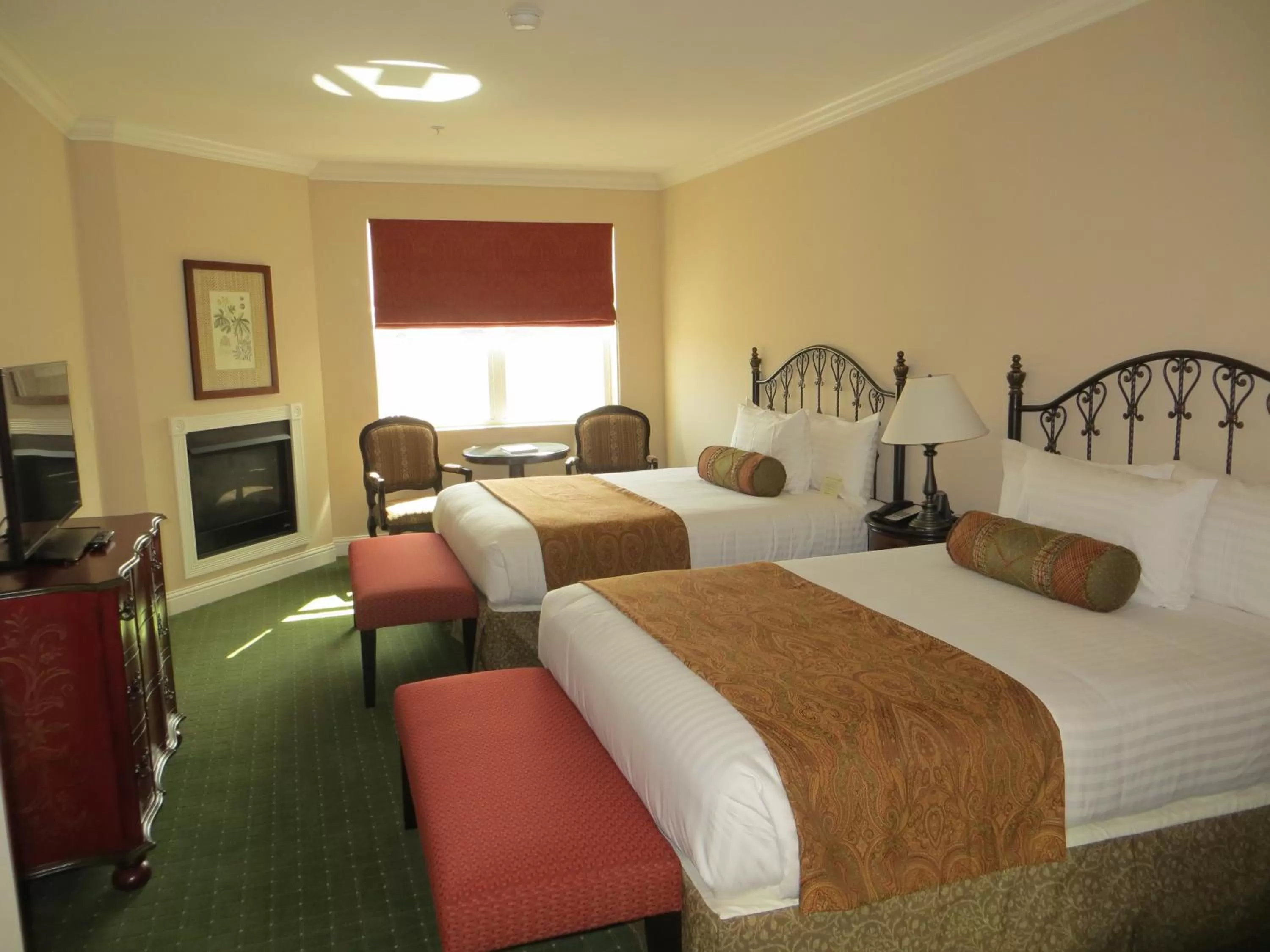 Day, Bed in The Monterey Hotel