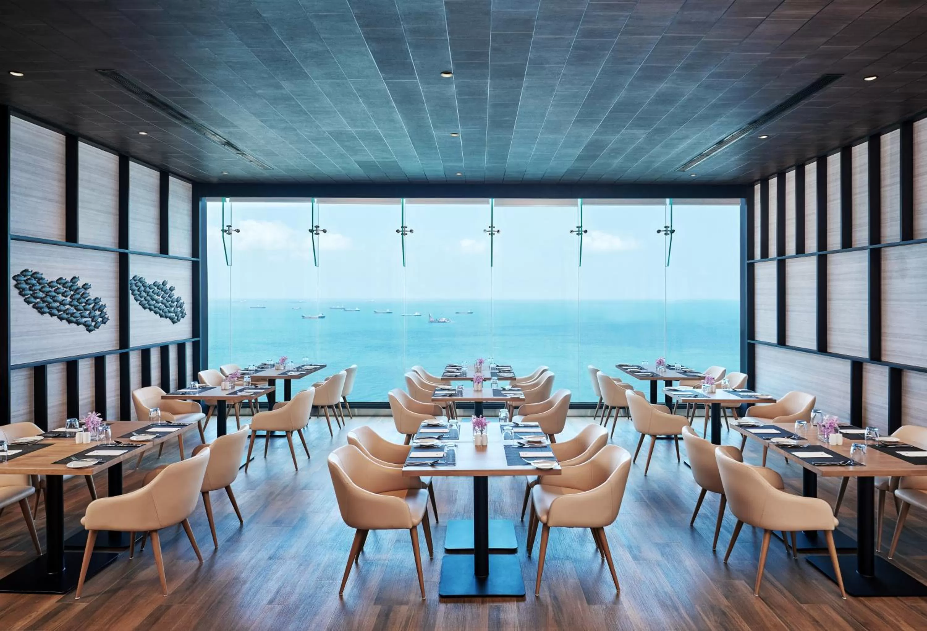 Lounge or bar in Novotel Marina Sriracha