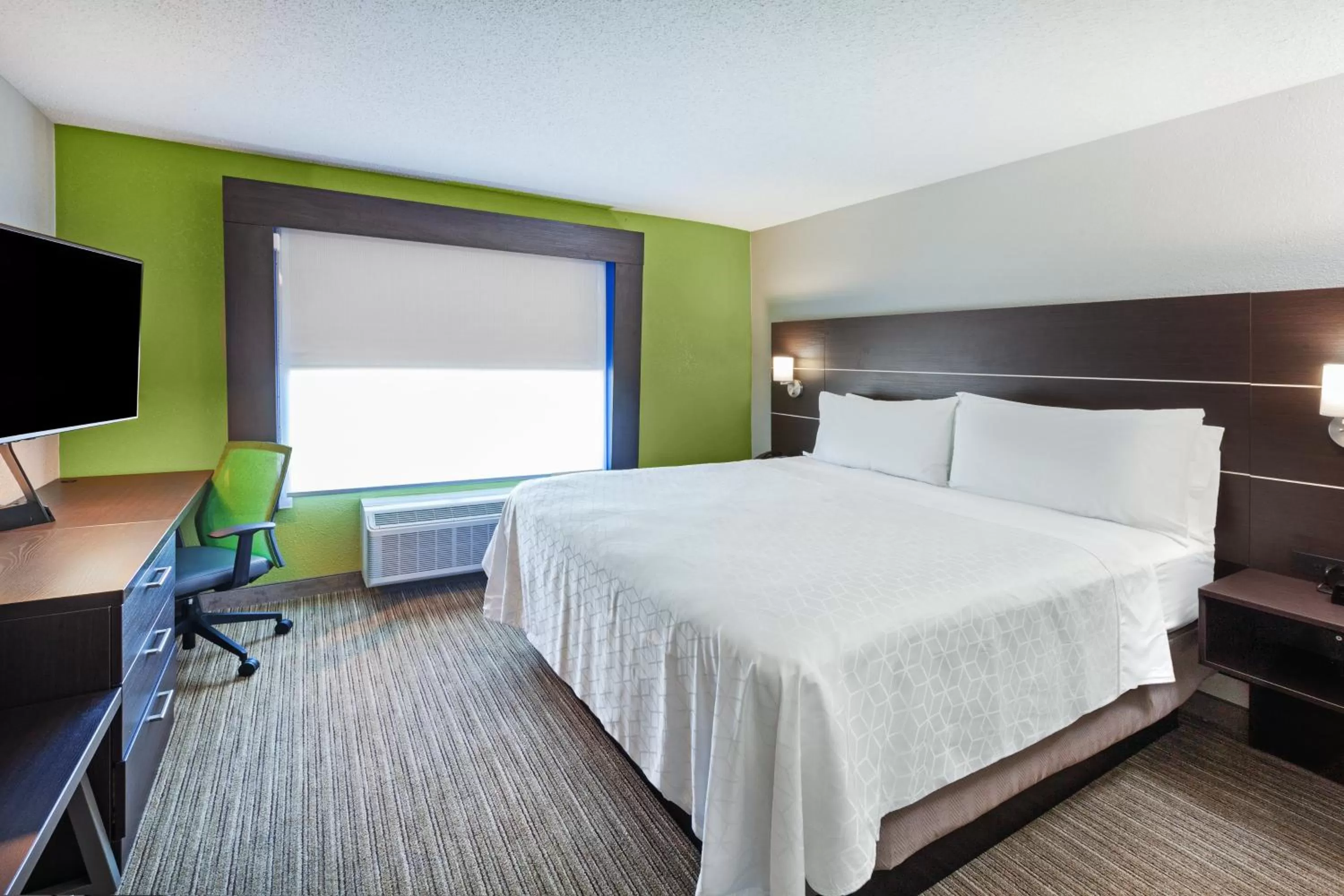 Photo of the whole room, Bed in Holiday Inn Express New Orleans East by IHG