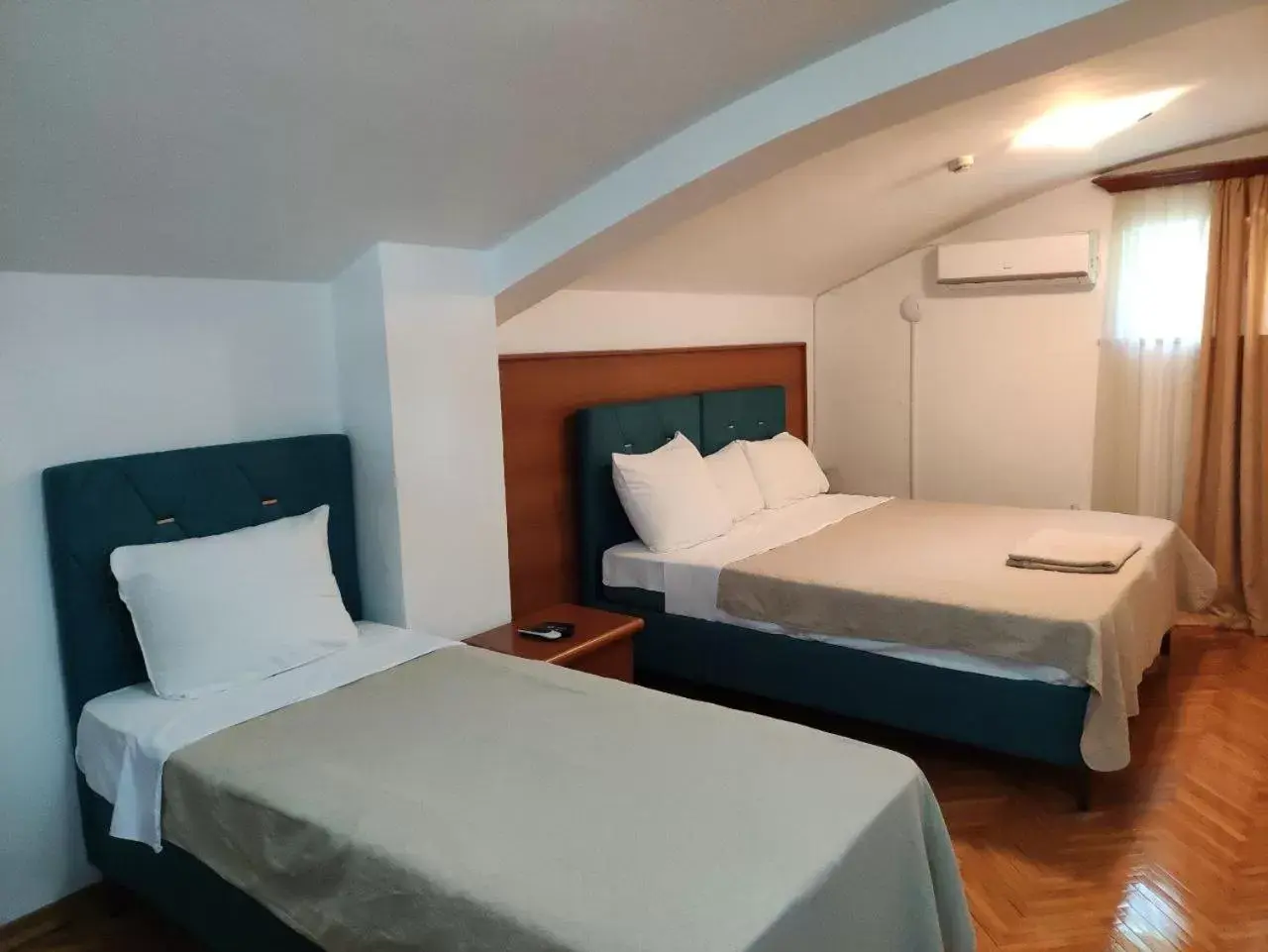 Standard Twin Room in Hotel Ambasador Standard Twin Room in Hotel Ambasador