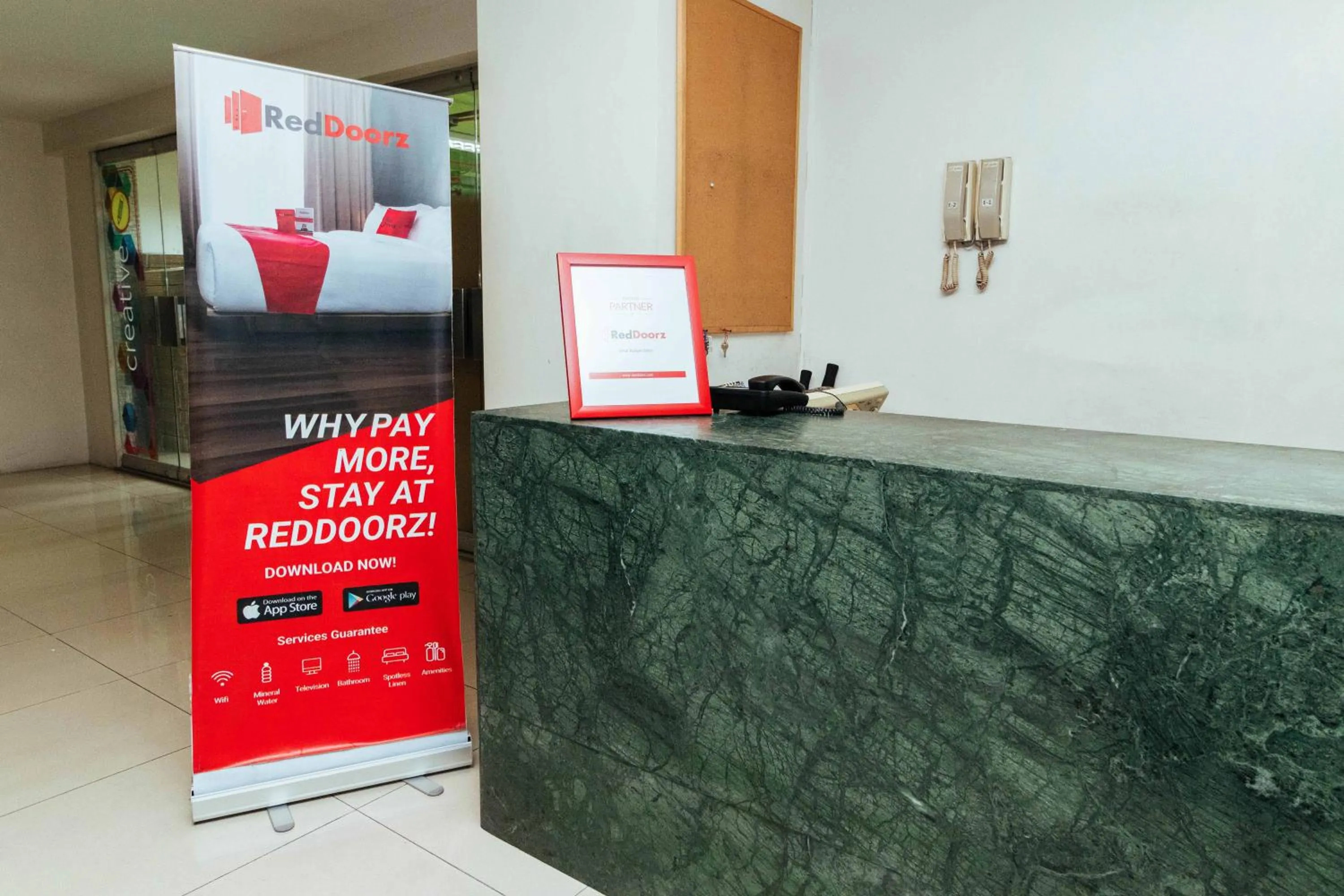 Property logo or sign in RedDoorz near Osmena Highway 1