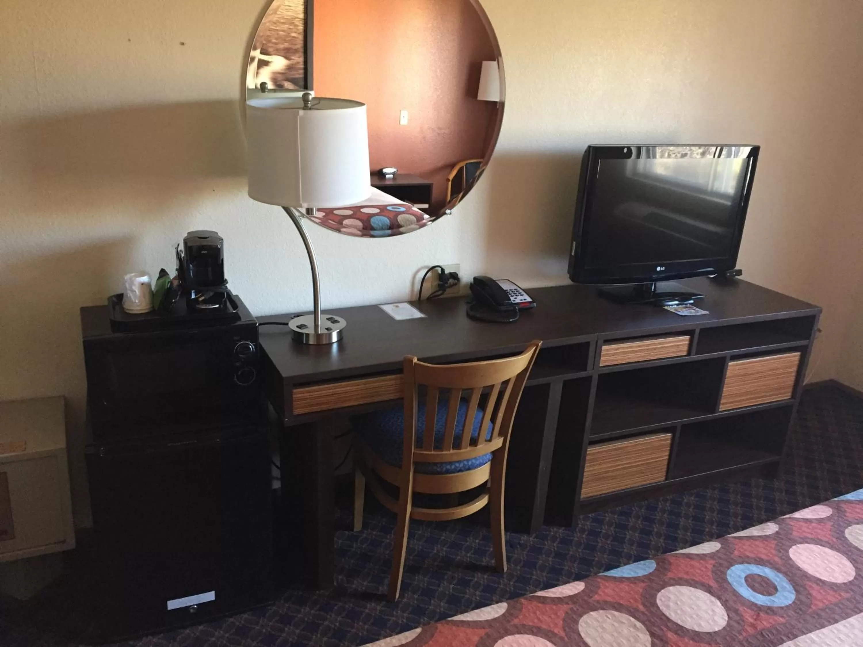 TV and multimedia in Super 8 by Wyndham College Station