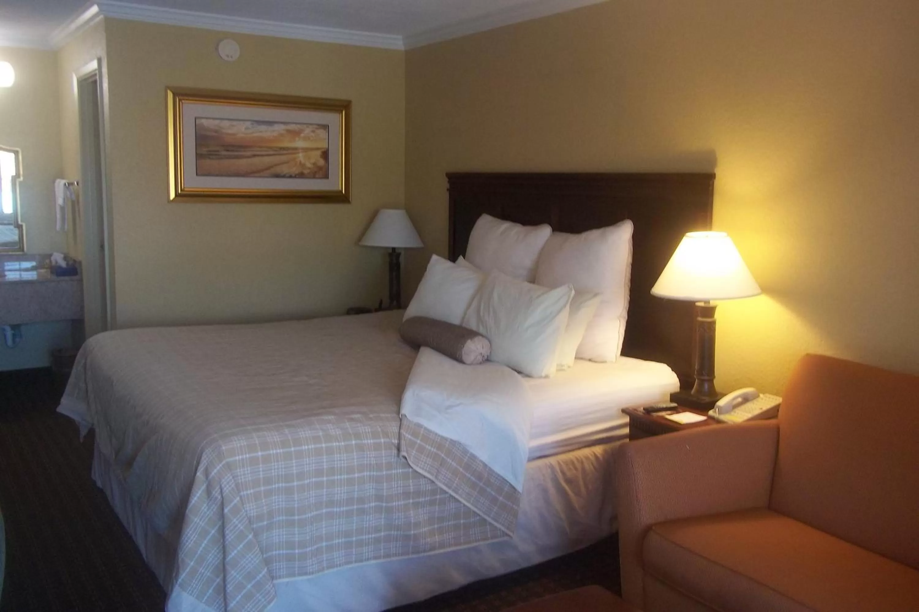 1 King Bed, Studio Suite, Efficiency Room, Non-Smoking in Days Inn by Wyndham Destin