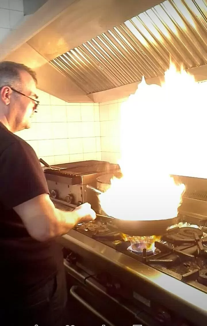 Restaurant/places to eat in Hostal Ondina