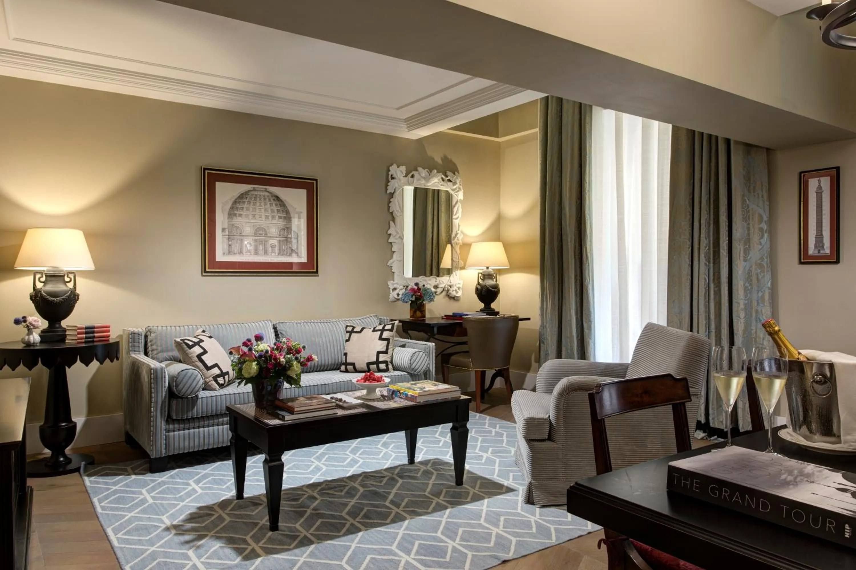 Living room in Rocco Forte Hotel De La Ville