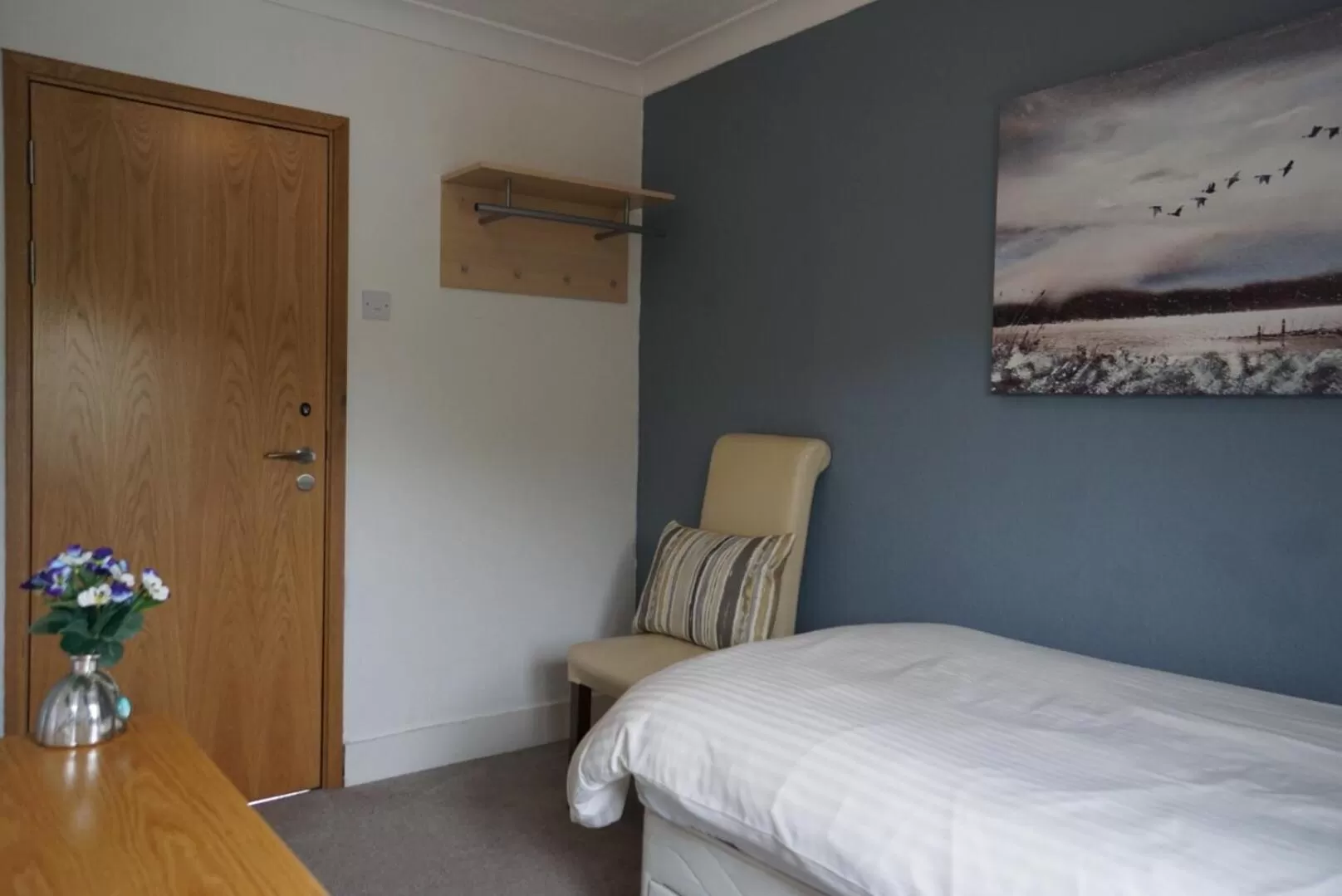 Photo of the whole room in West View Lodge