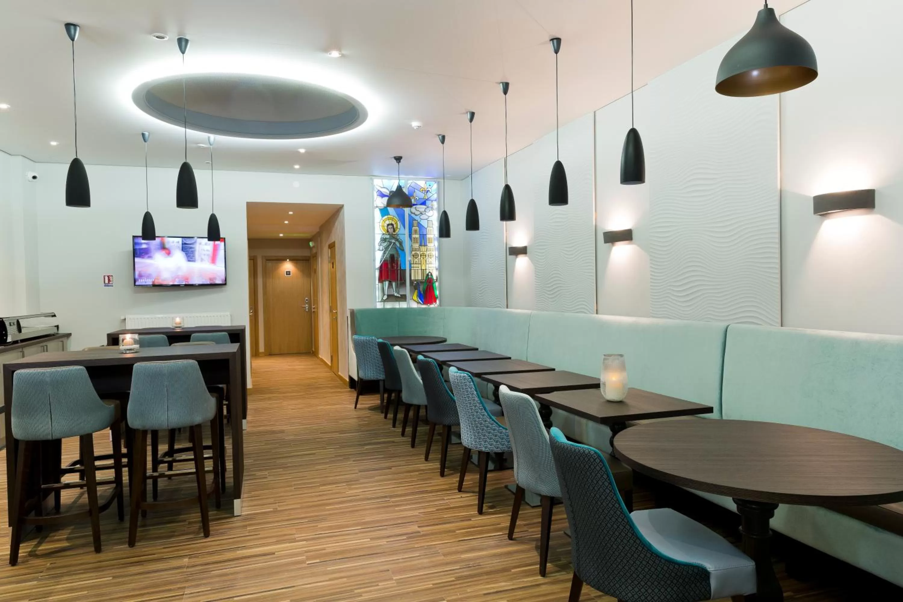 Restaurant/places to eat in Hôtel d'Orléans