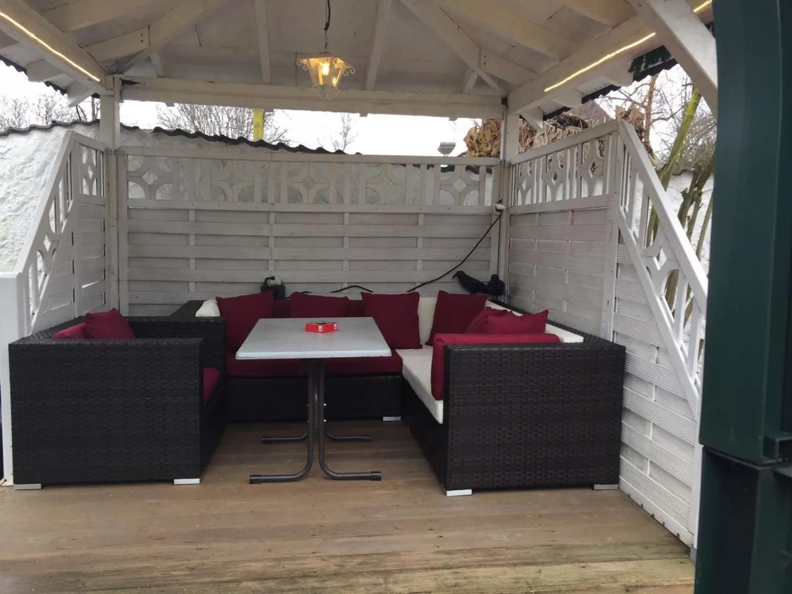 Garden view in Am Hallenbad Hotel garni