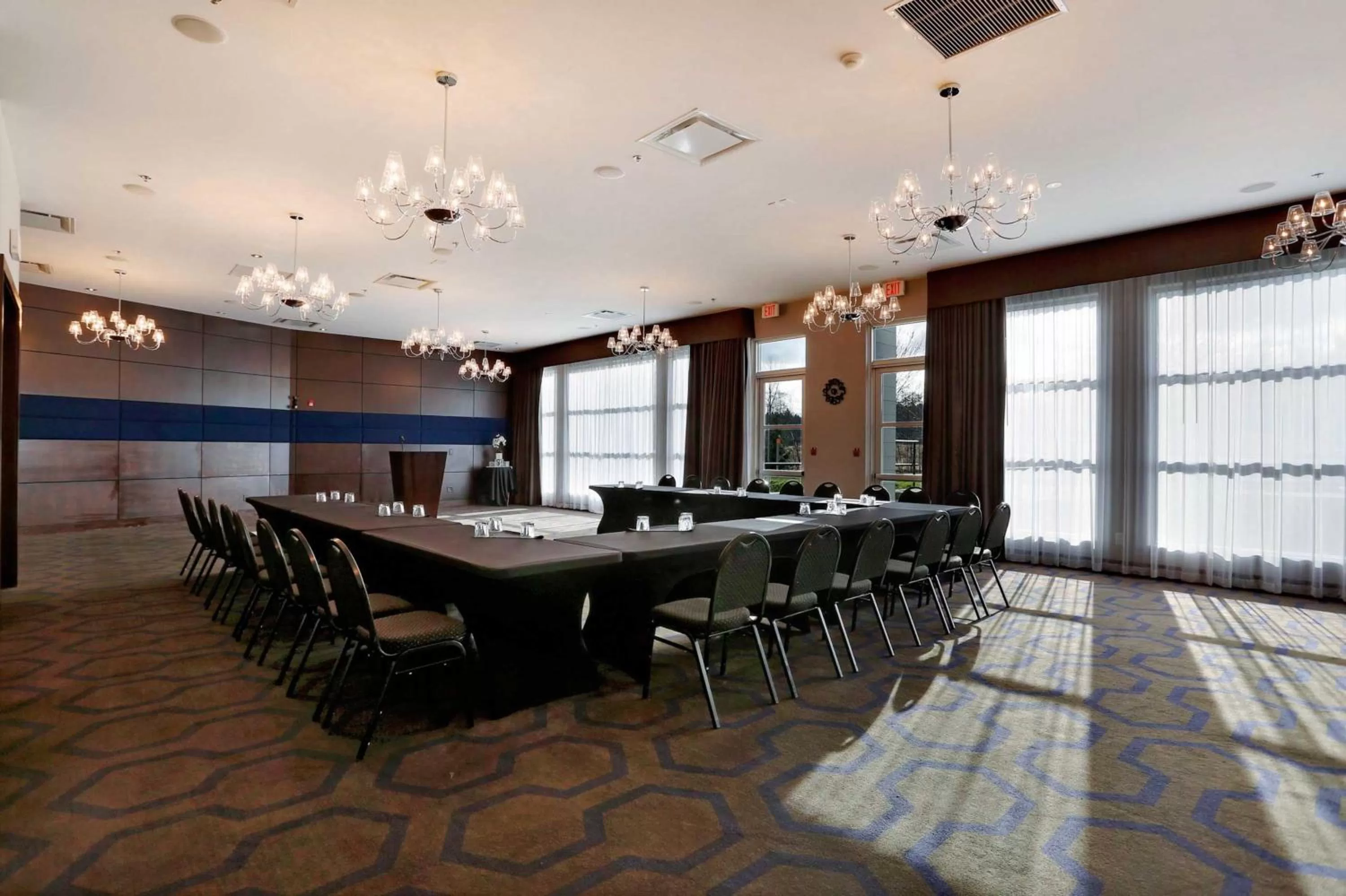 Meeting/conference room in Sandman Signature Langley Hotel