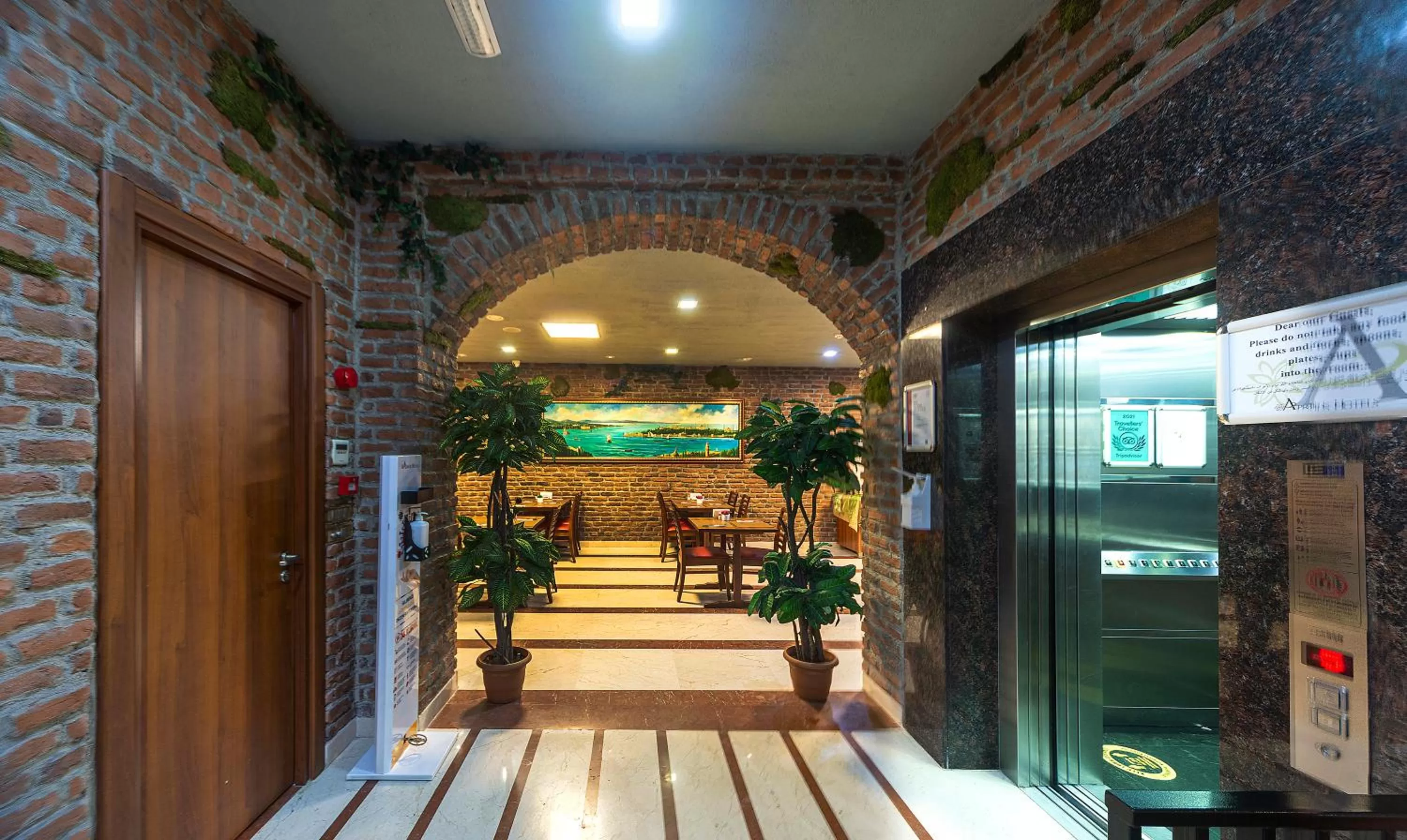 Restaurant/places to eat in Aprilis Hotel - Special Category