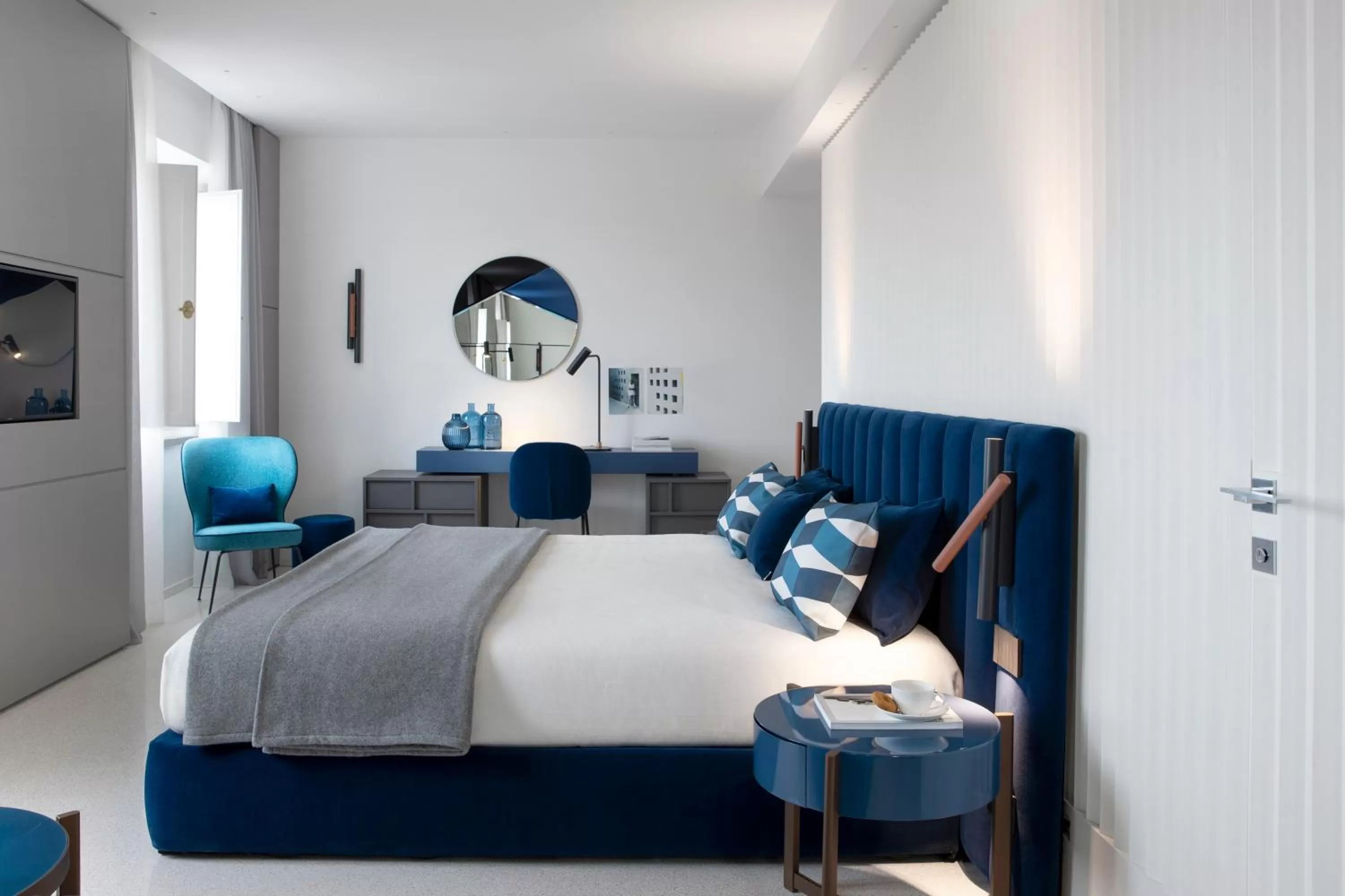 Photo of the whole room, Bed in Hotel Plaza e de Russie - Relais & Châteaux