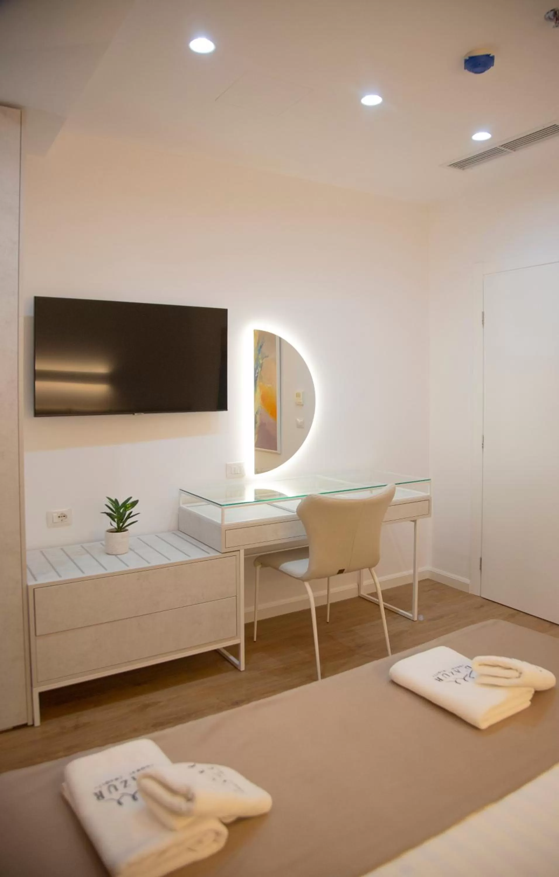 TV/Entertainment Center in Dazur Coast Resort