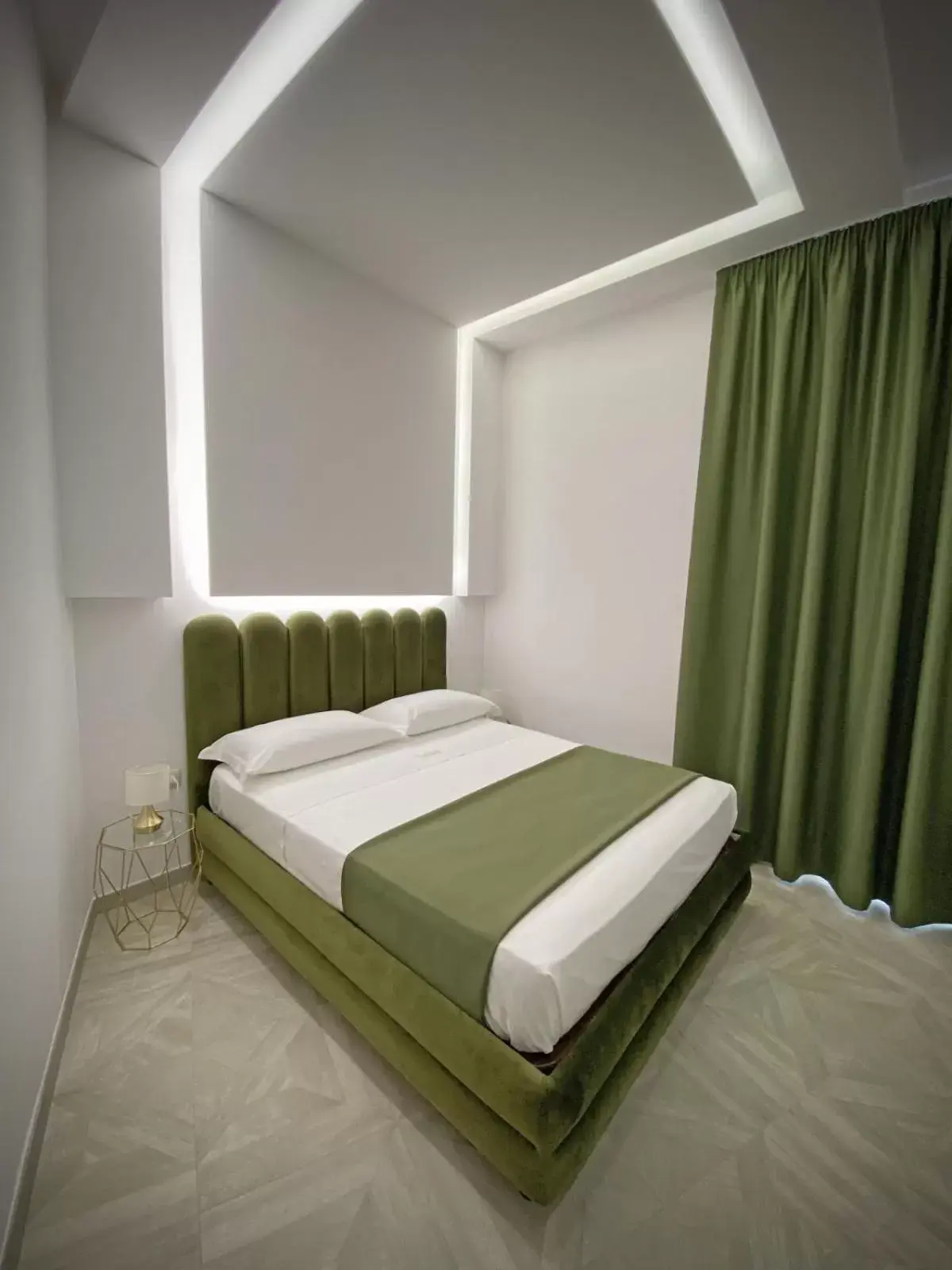 Deluxe Double Room with Shower in Twin Towers Naples Luxury Deluxe Double Room with Shower in Twin Towers Naples Luxury