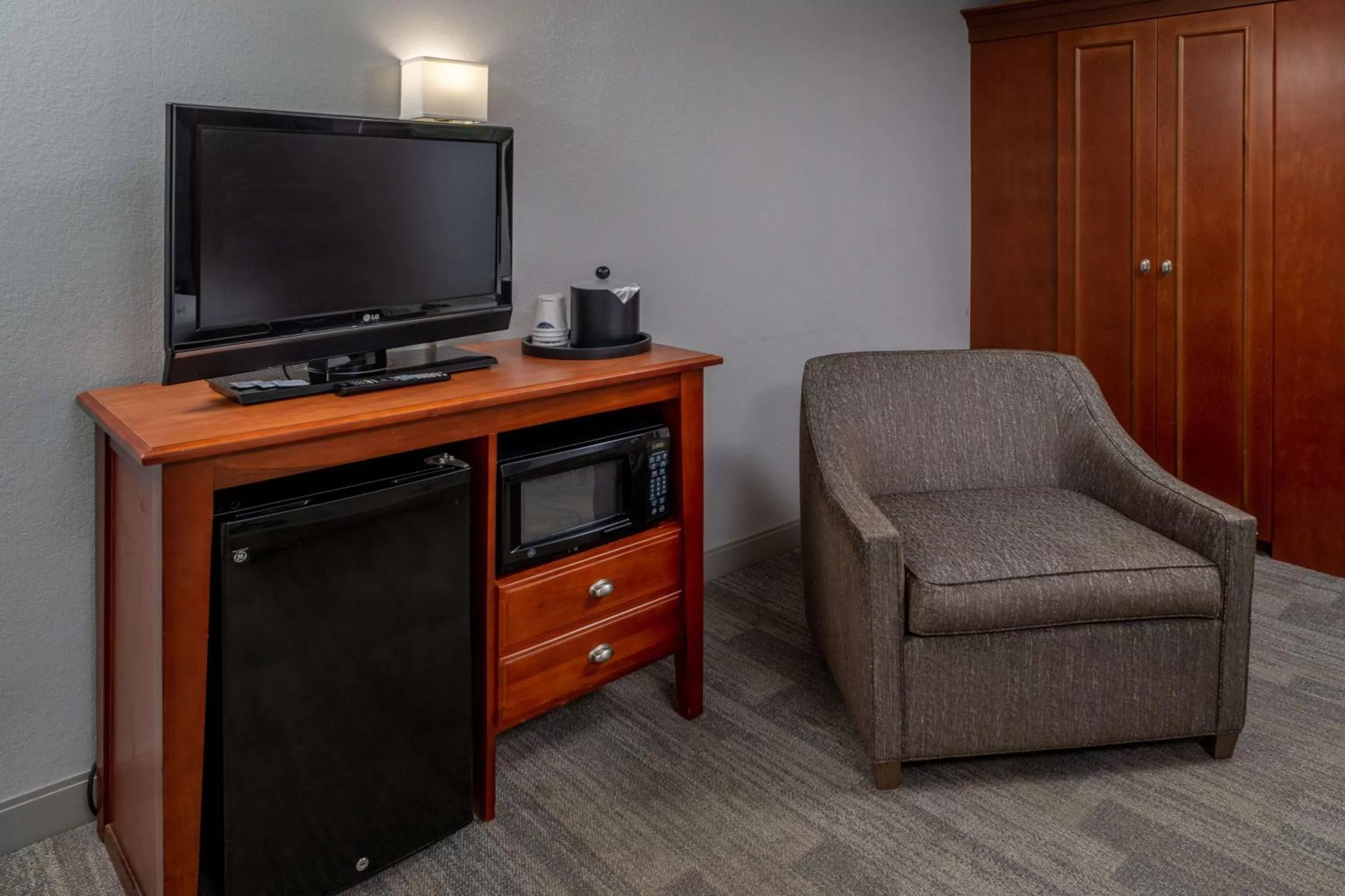 Photo of the whole room in Hampton Inn Charleston Downtown