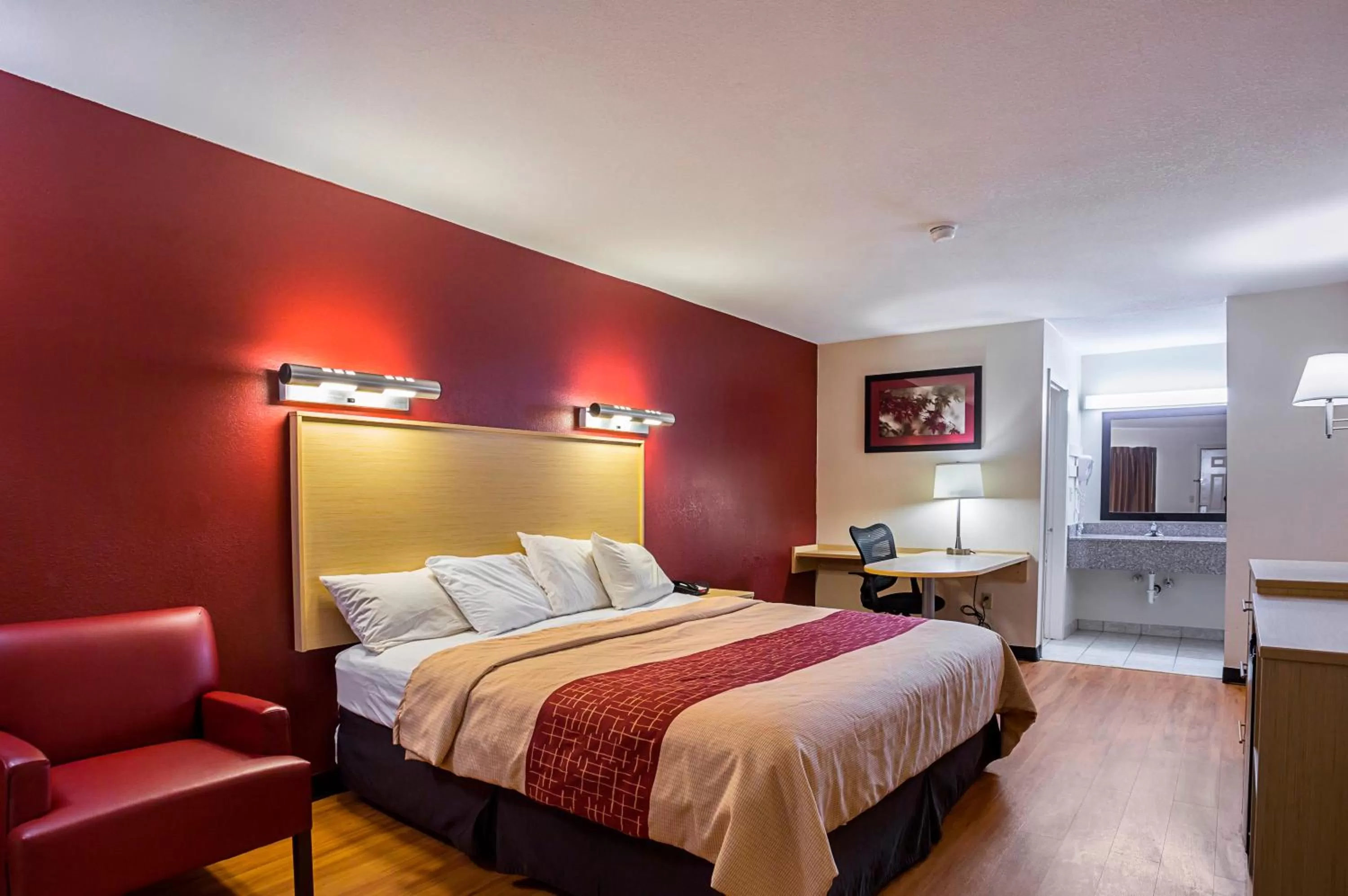 Bedroom, Bed in Red Roof Inn West Memphis, AR