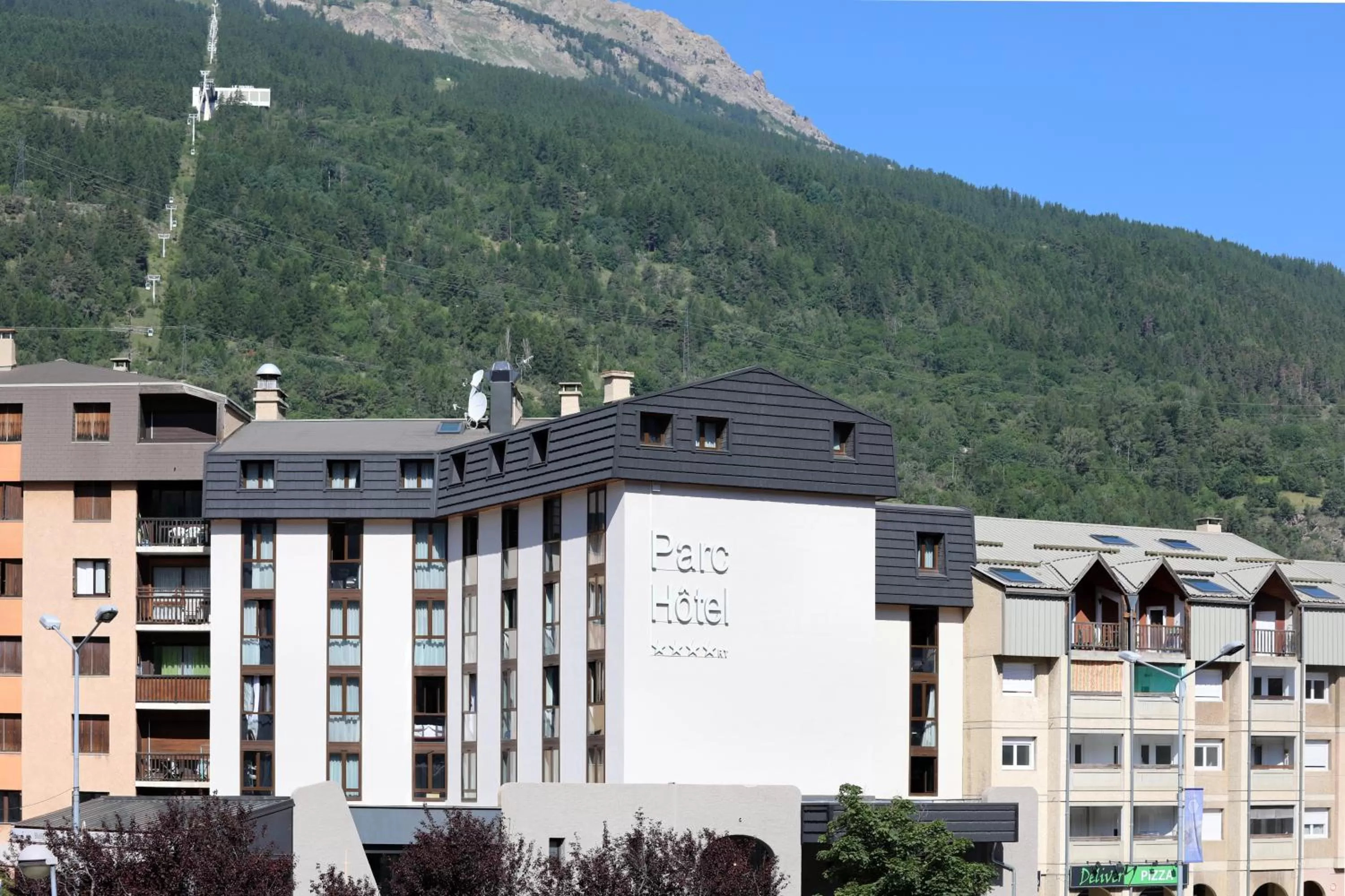 Property building in SOWELL HOTELS Le Parc & Spa