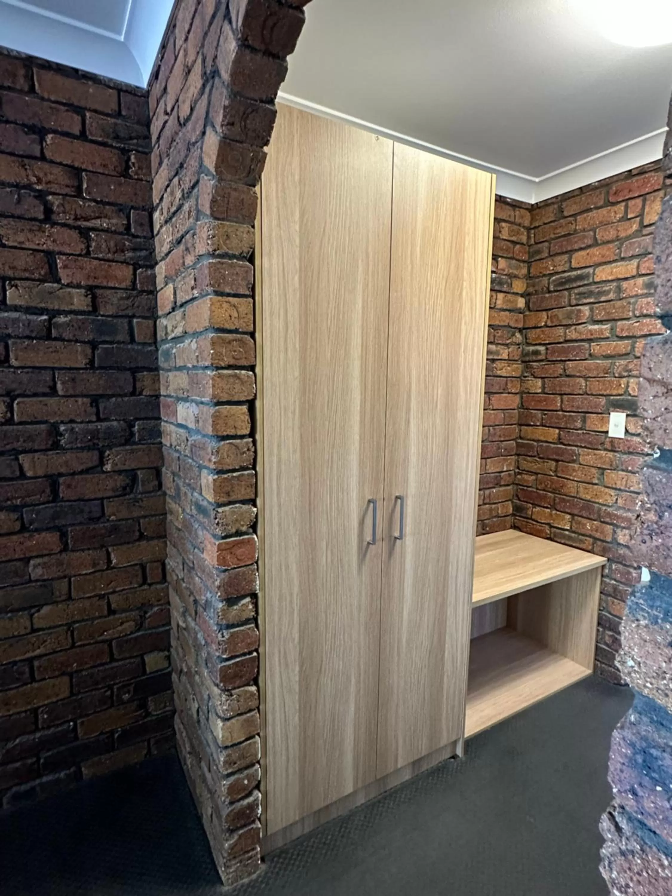 wardrobe in Logan City Motor Inn