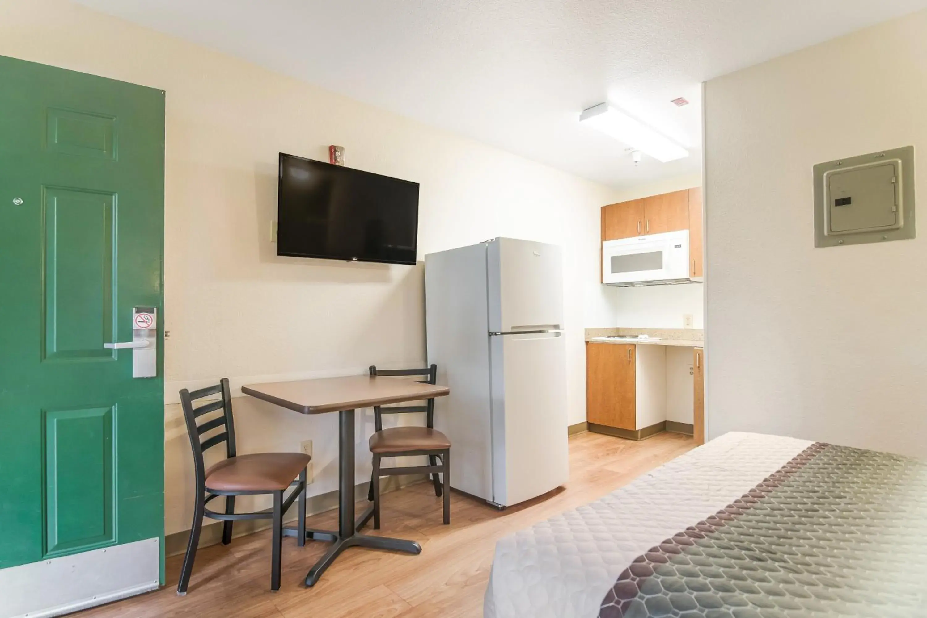 Studio One Double Room Non-Smoking in Studio 6 Rancho Cordova, CA Studio One Double Room Non-Smoking in Studio 6 Rancho Cordova, CA