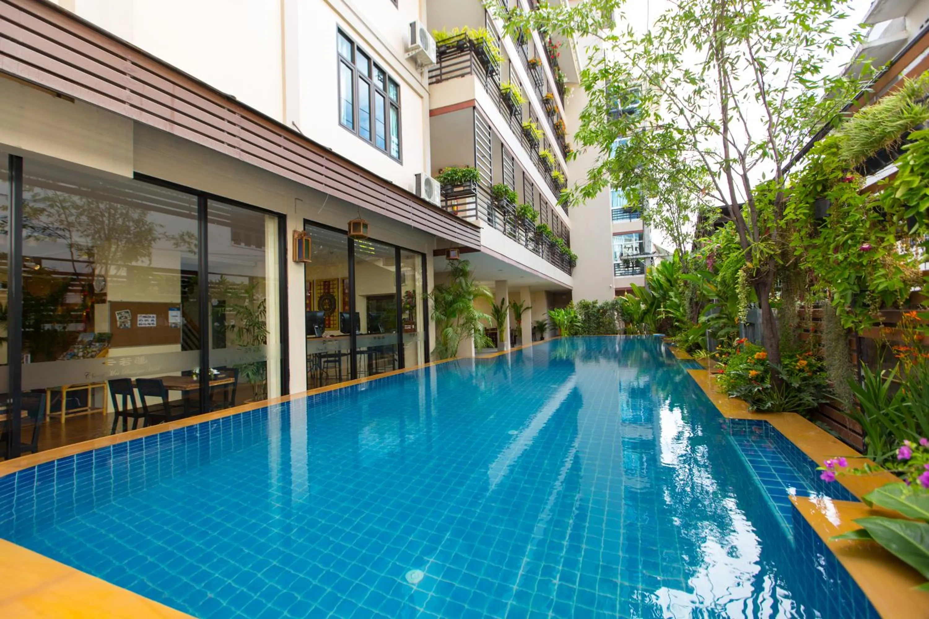 Swimming pool in Chiang Mai Waroros Boutique Hotel