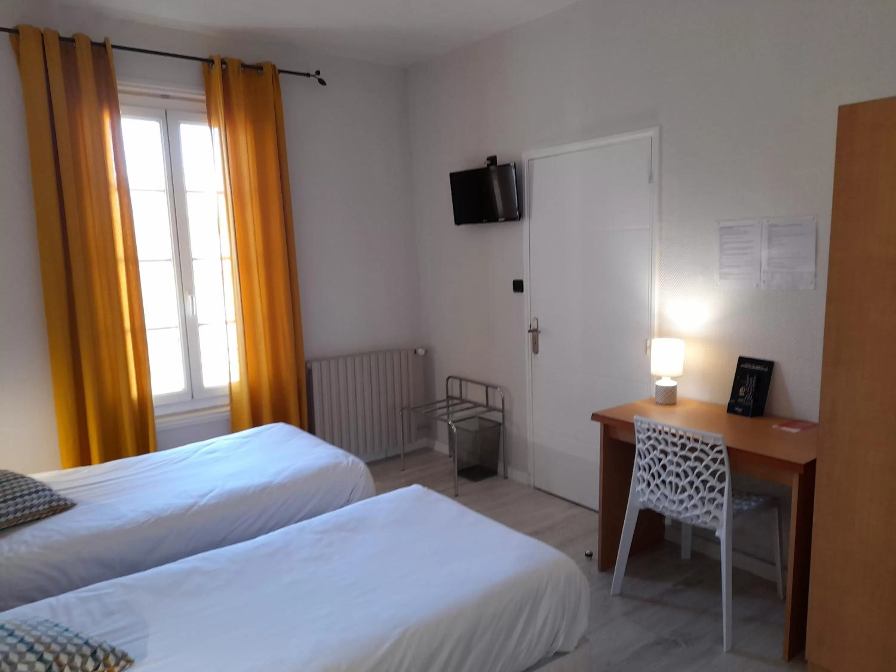 Bed in Hotel de France