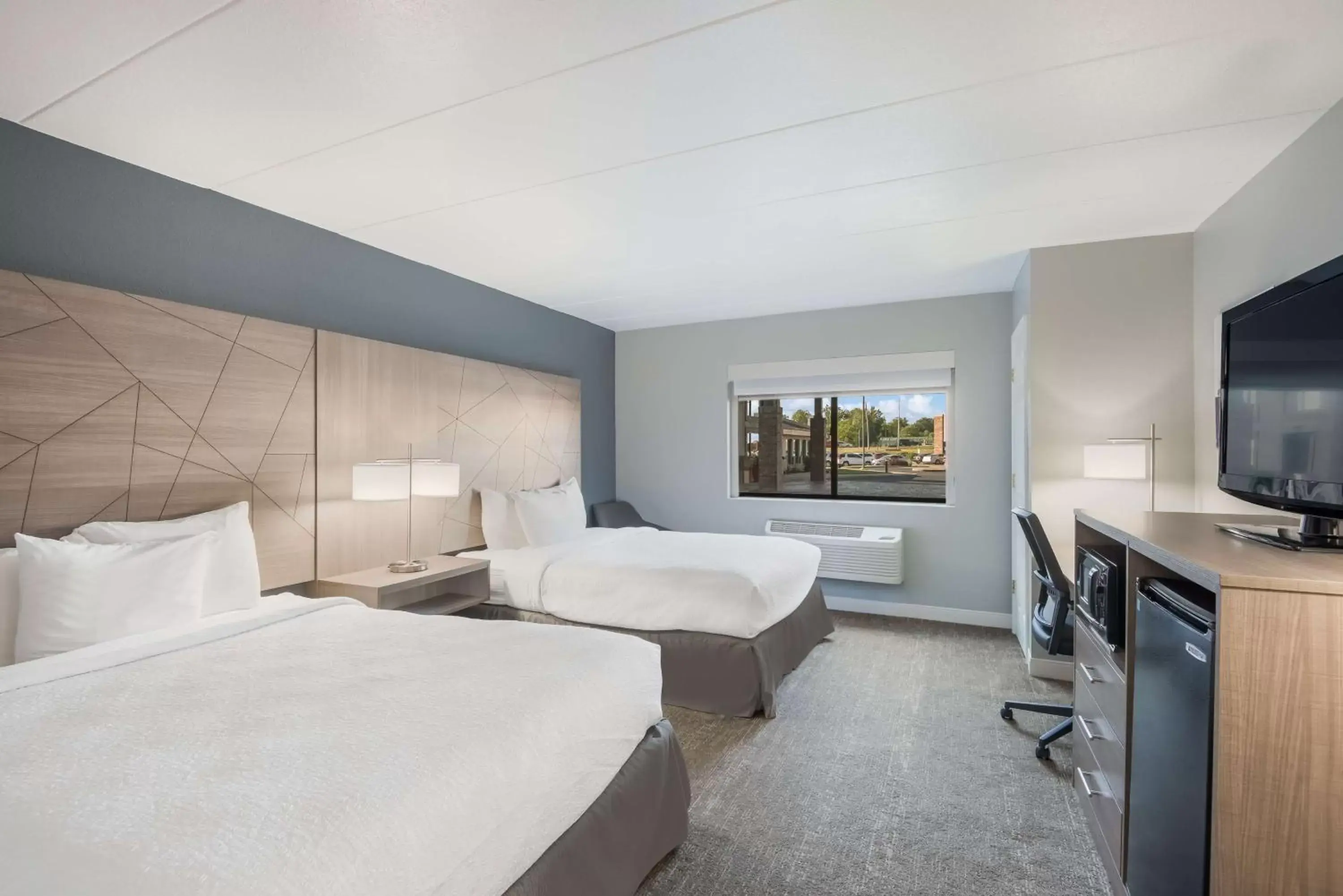 Queen Room with Two Queen Beds and Bath Tub - Disability Access in Best Western Fort Wayne I-69 North Queen Room with Two Queen Beds and Bath Tub - Disability Access in Best Western Fort Wayne I-69 North