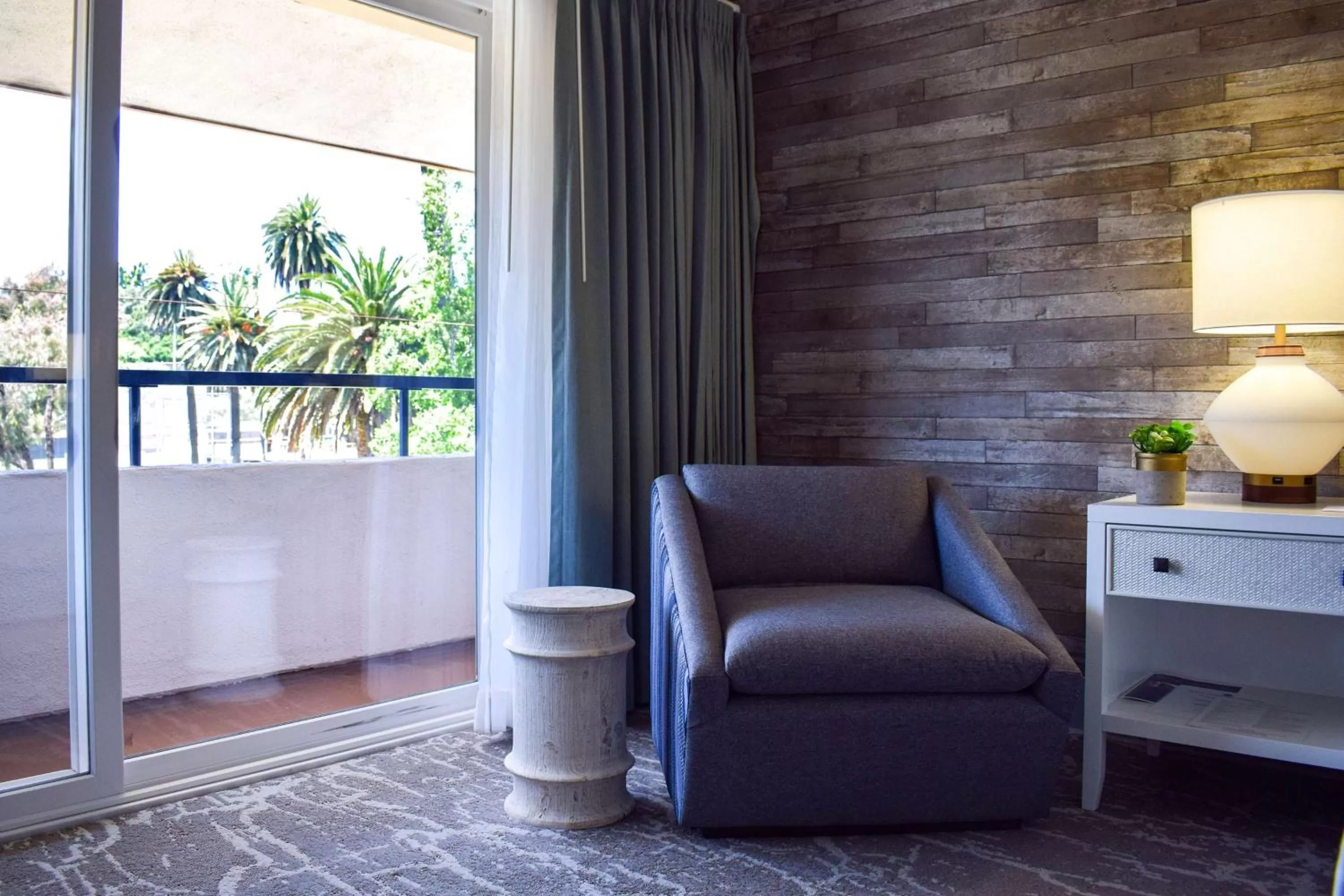 Photo of the whole room in Beachside Inn