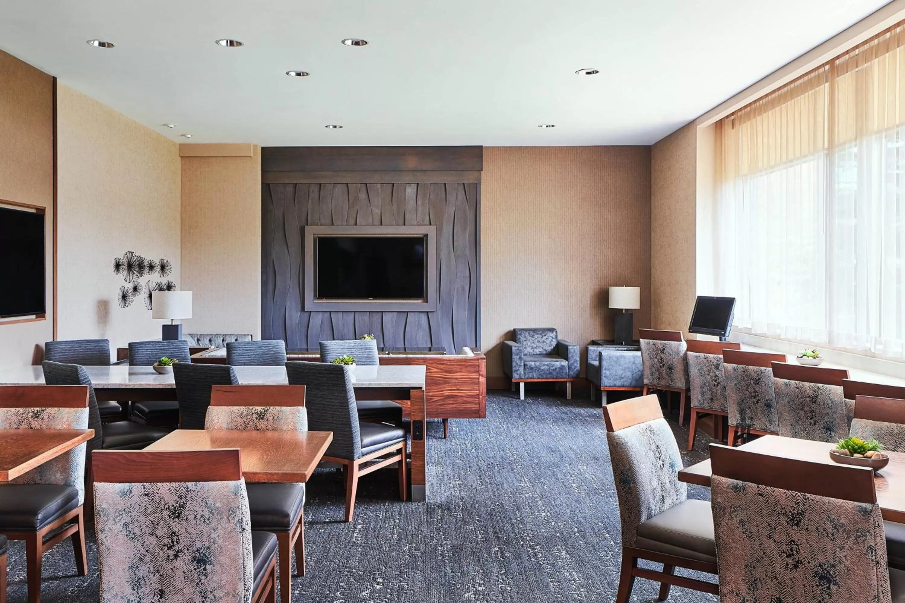 Lounge or bar in Cleveland Marriott East