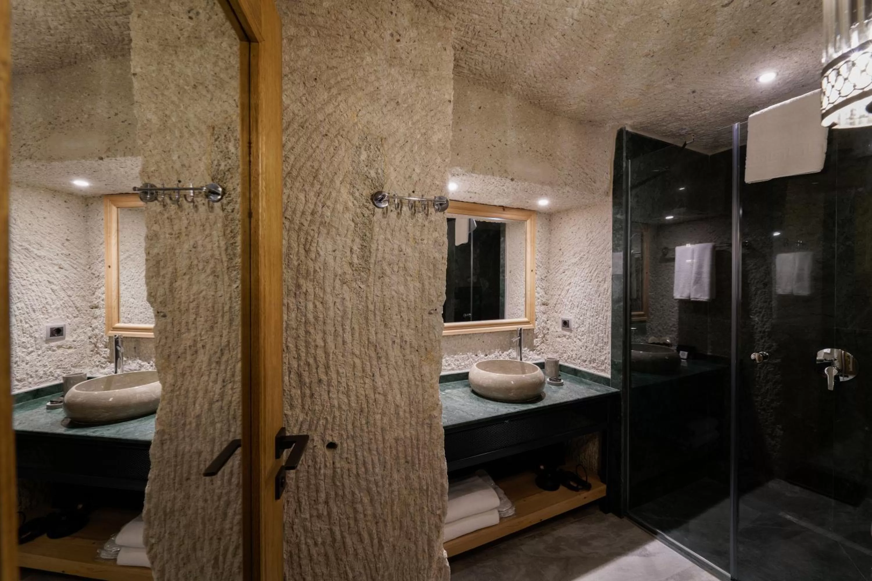 Shower in The Niche Cave Hotel