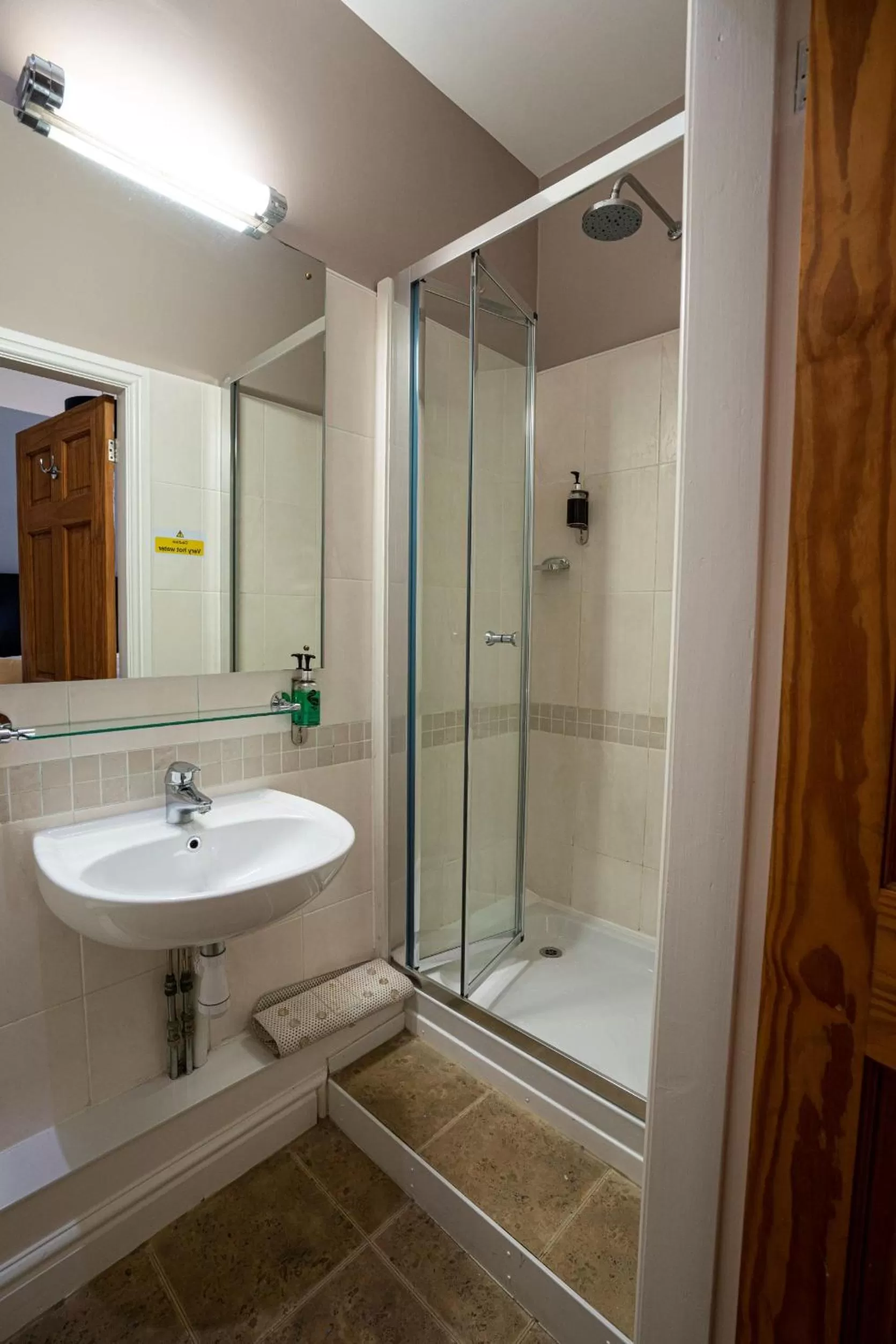 Bathroom in Grapes Hotel, Bar & Restaurant Snowdonia Nr Zip World