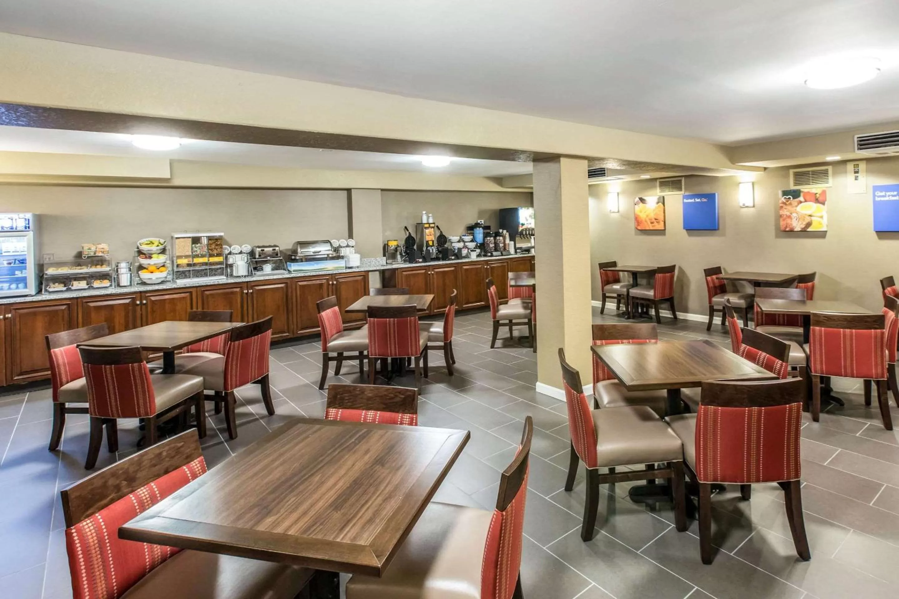 Restaurant/places to eat in Comfort Inn & Suites Knoxville West