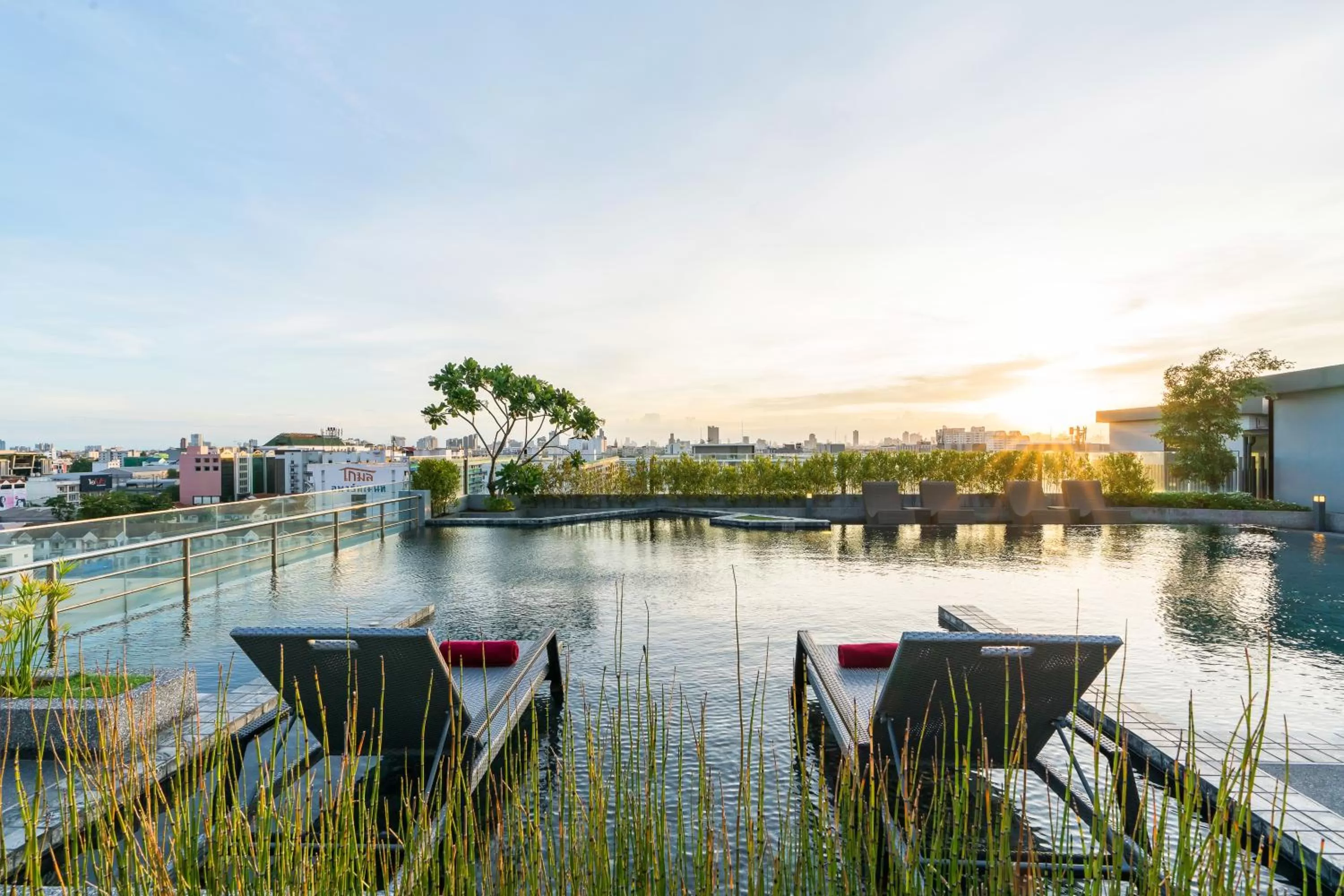 Swimming pool in De Botan Srinakarin Hotel & Residence