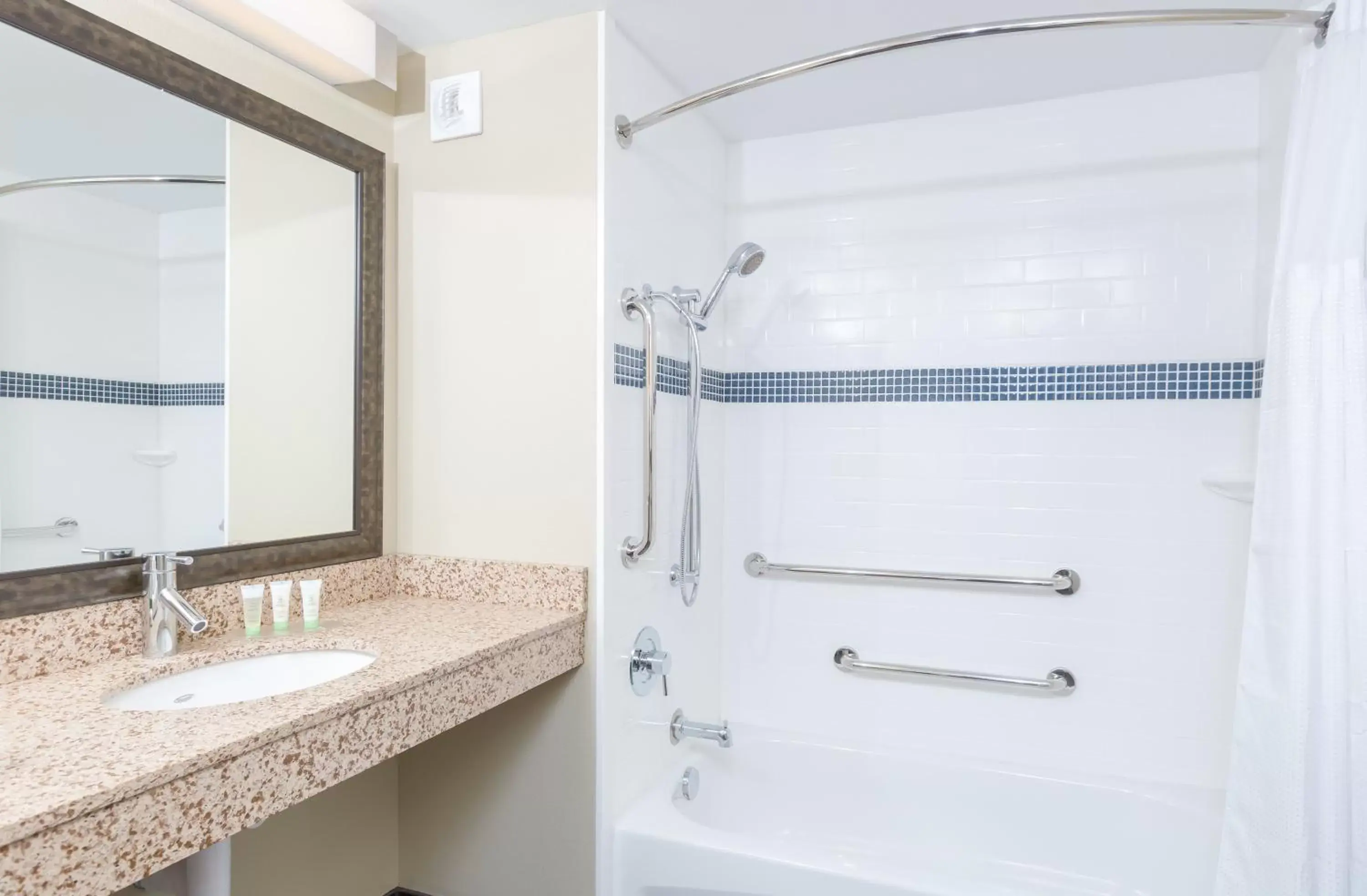Two-Bedroom Suite with Mobility Accessible Tub - Hearing Access in Staybridge Suites Seattle - Fremont by IHG Two-Bedroom Suite with Mobility Accessible Tub - Hearing Access in Staybridge Suites Seattle - Fremont by IHG