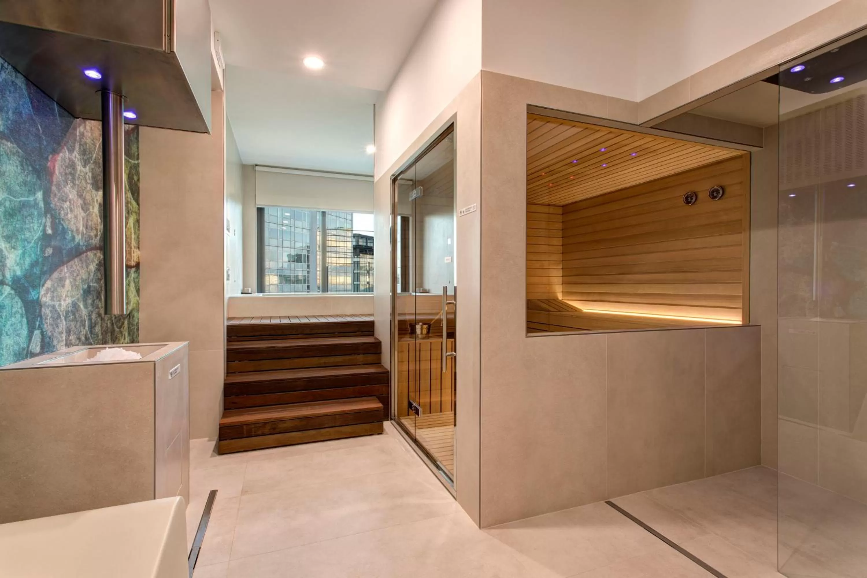 Hot Tub in iQ Hotel Milano