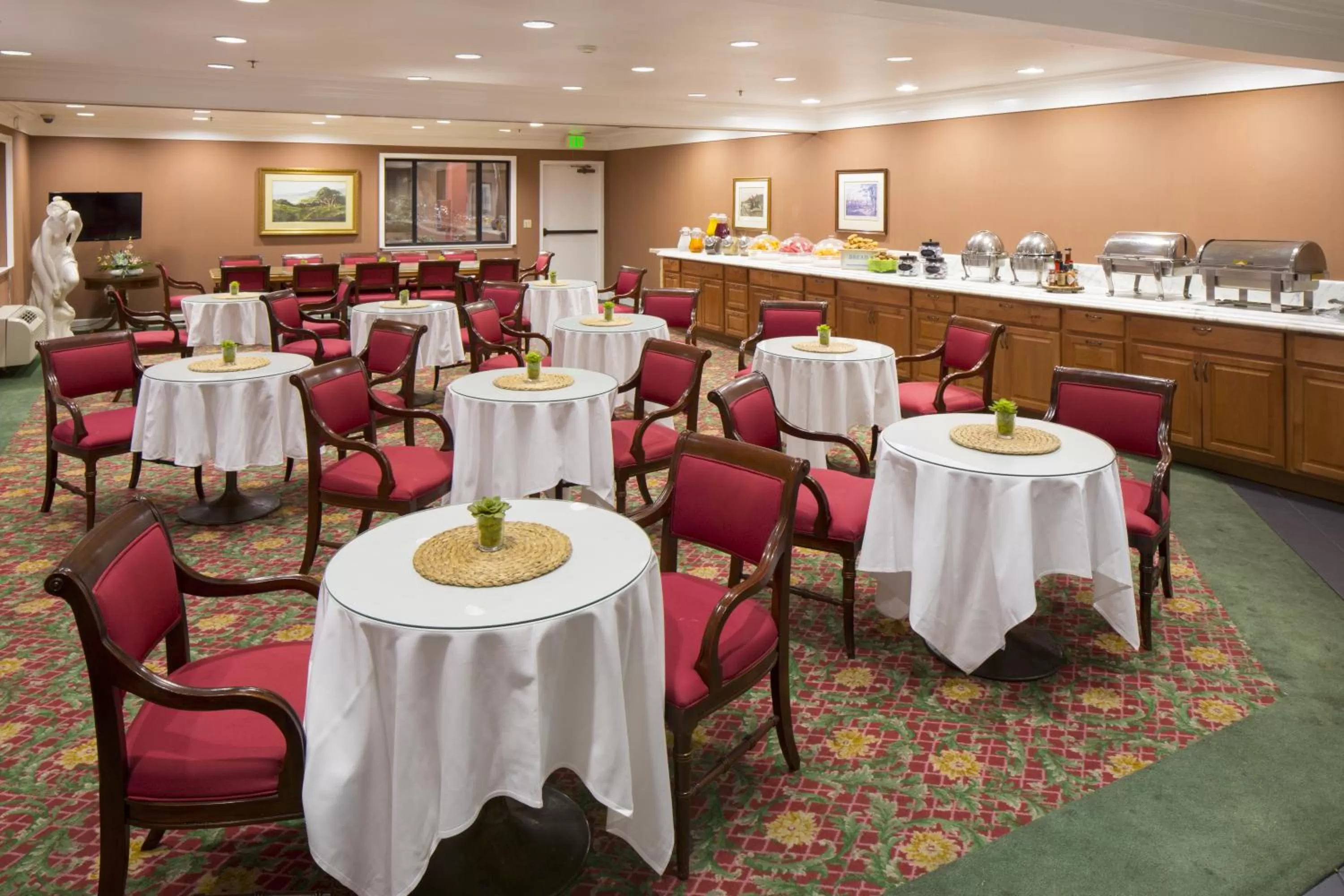 Food in Campbell Inn Hotel