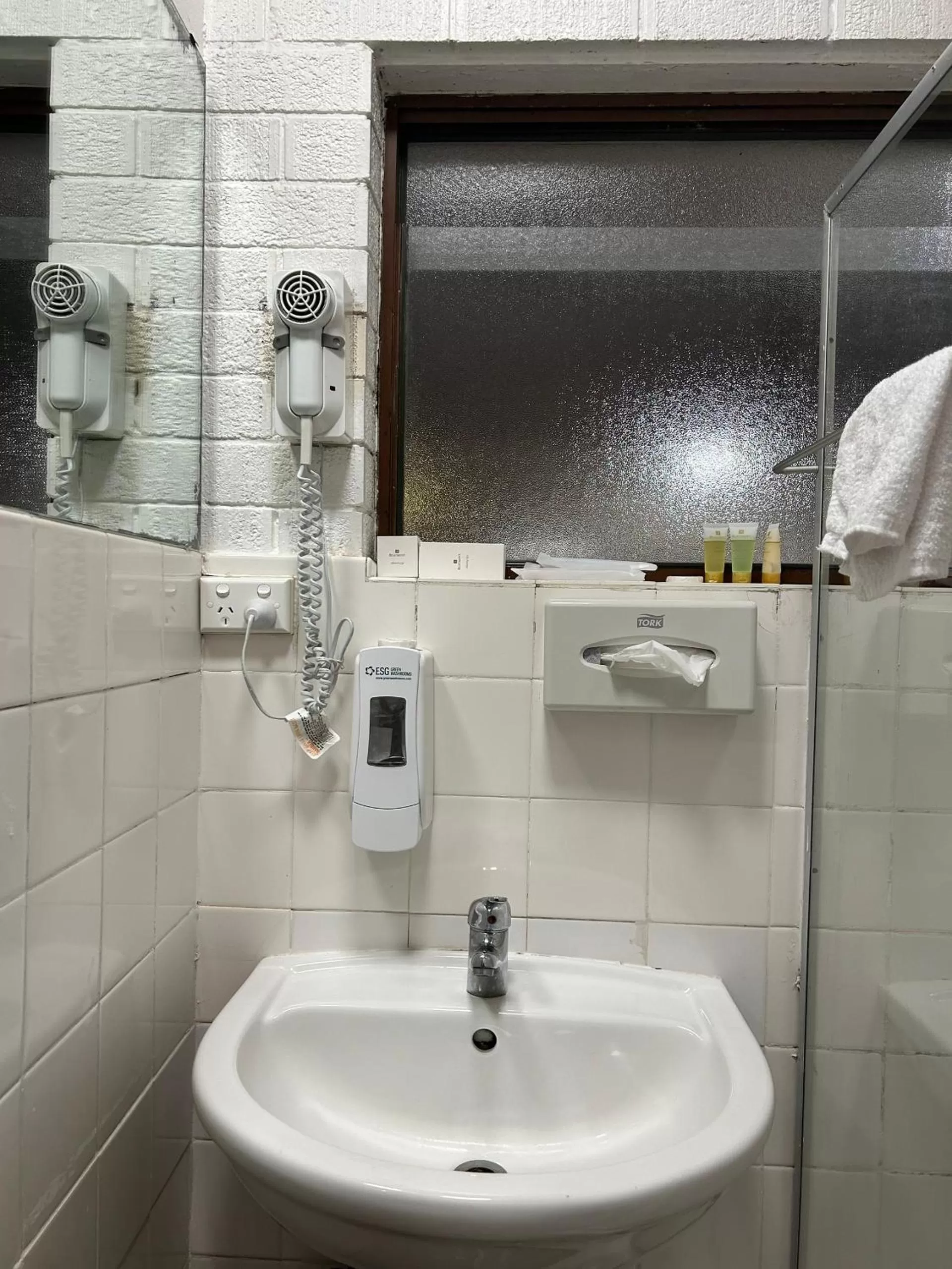 Toilet in Marco Polo Motor Inn Sydney Hotel