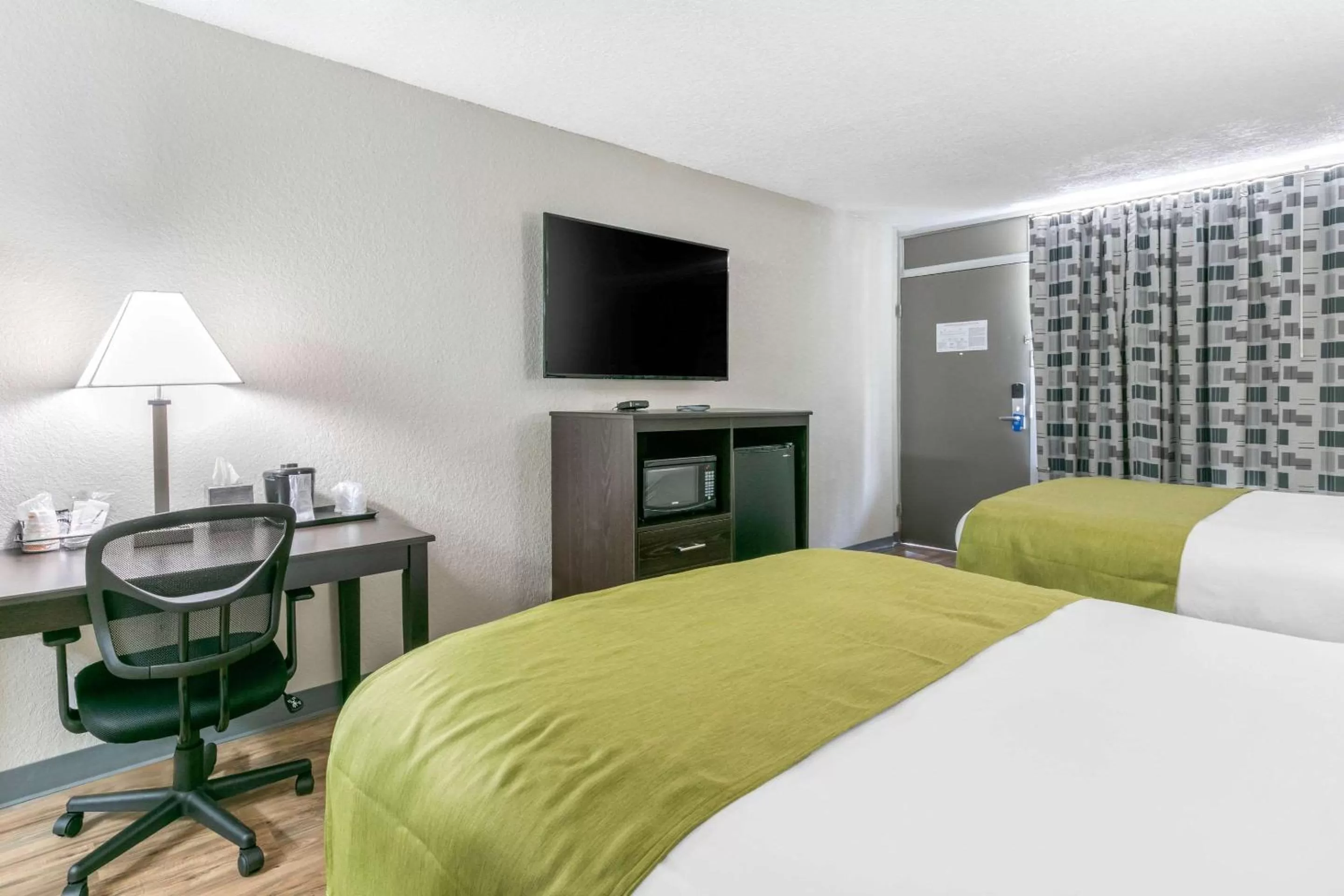 Photo of the whole room in Rodeway Inn Kingston Springs