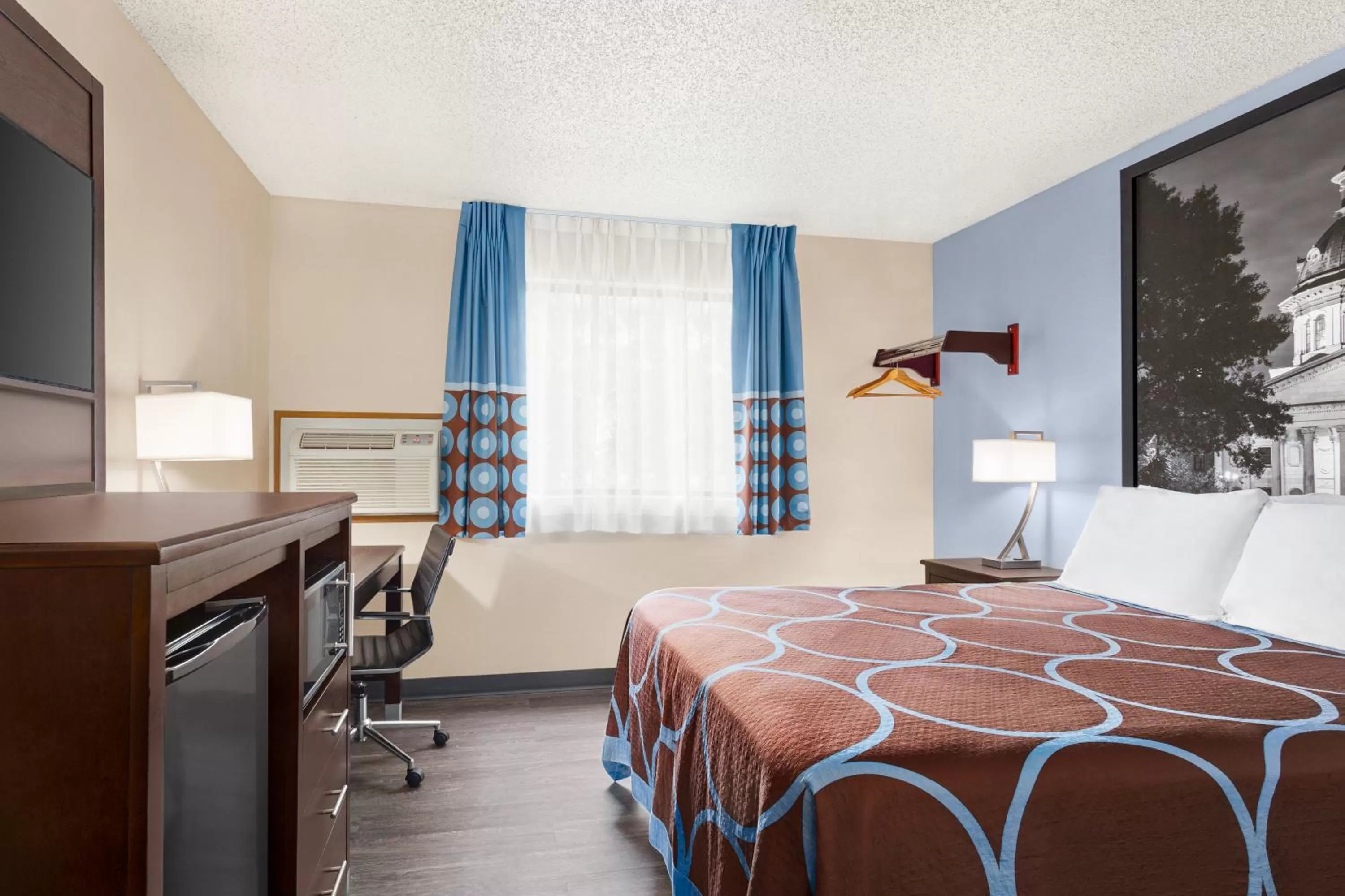 Photo of the whole room, Bed in Super 8 by Wyndham Lenexa Overland Park Area/Mall Area