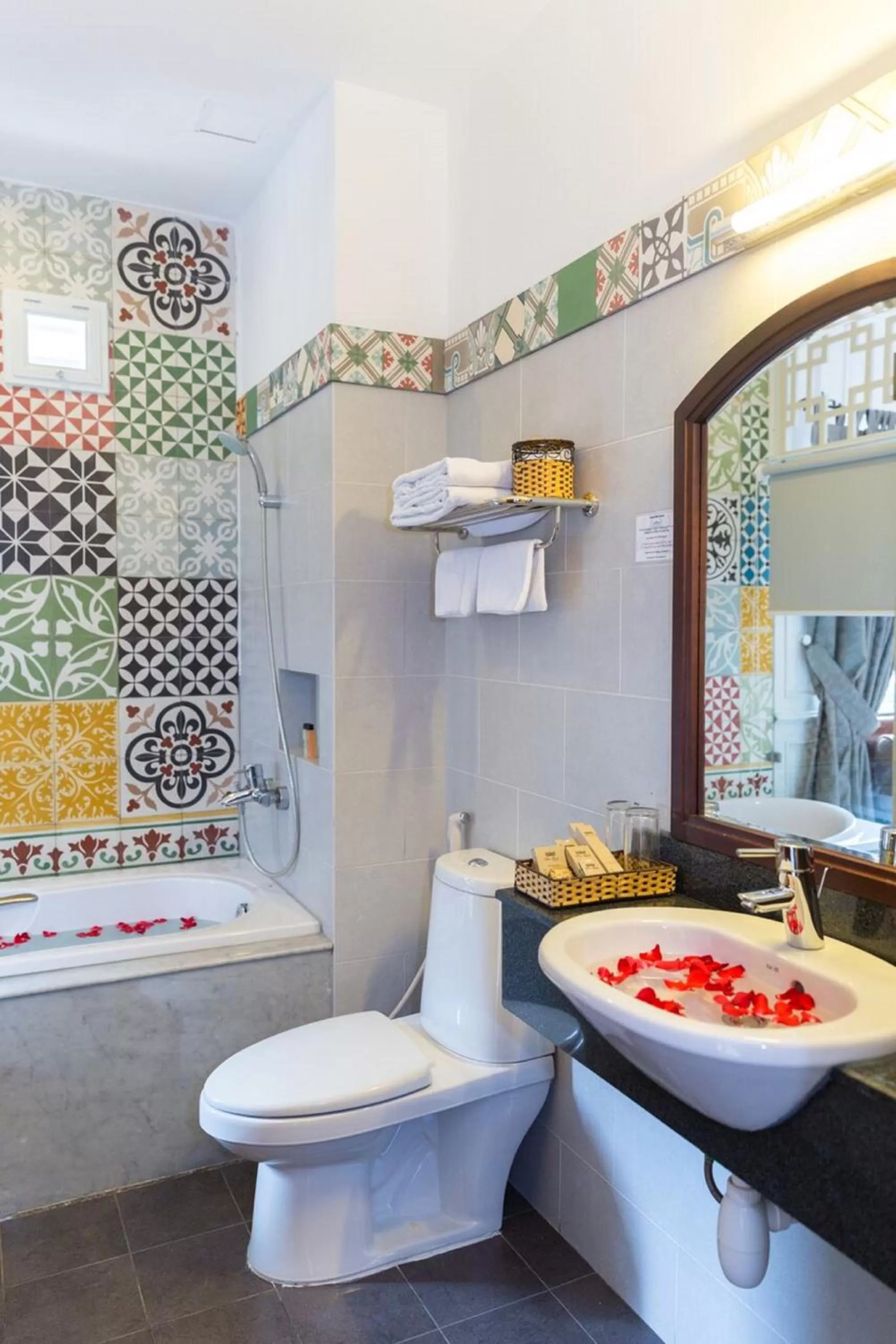 Shower in Ben Thanh Boutique Hotel