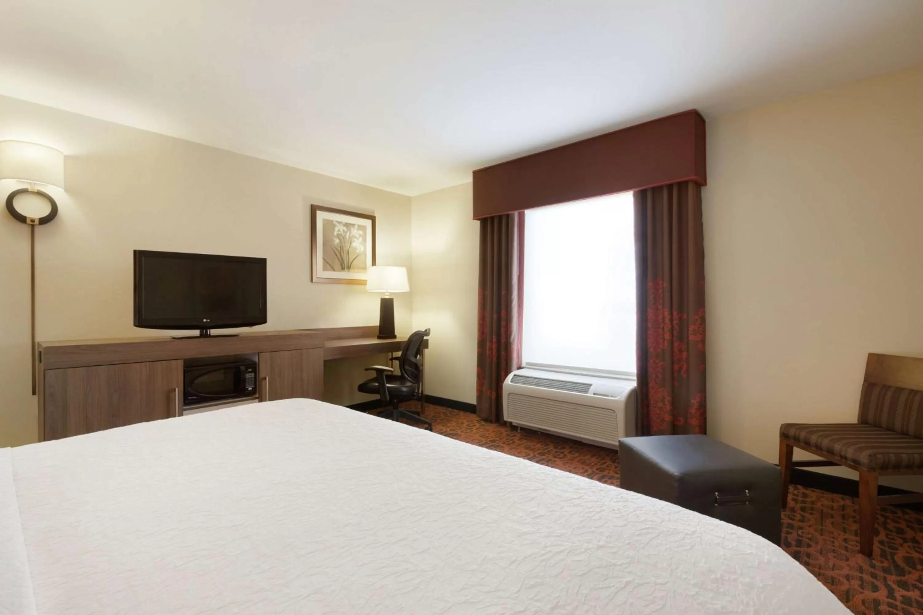 Bedroom, Bed in Hampton Inn Wichita Falls-Sikes Senter Mall